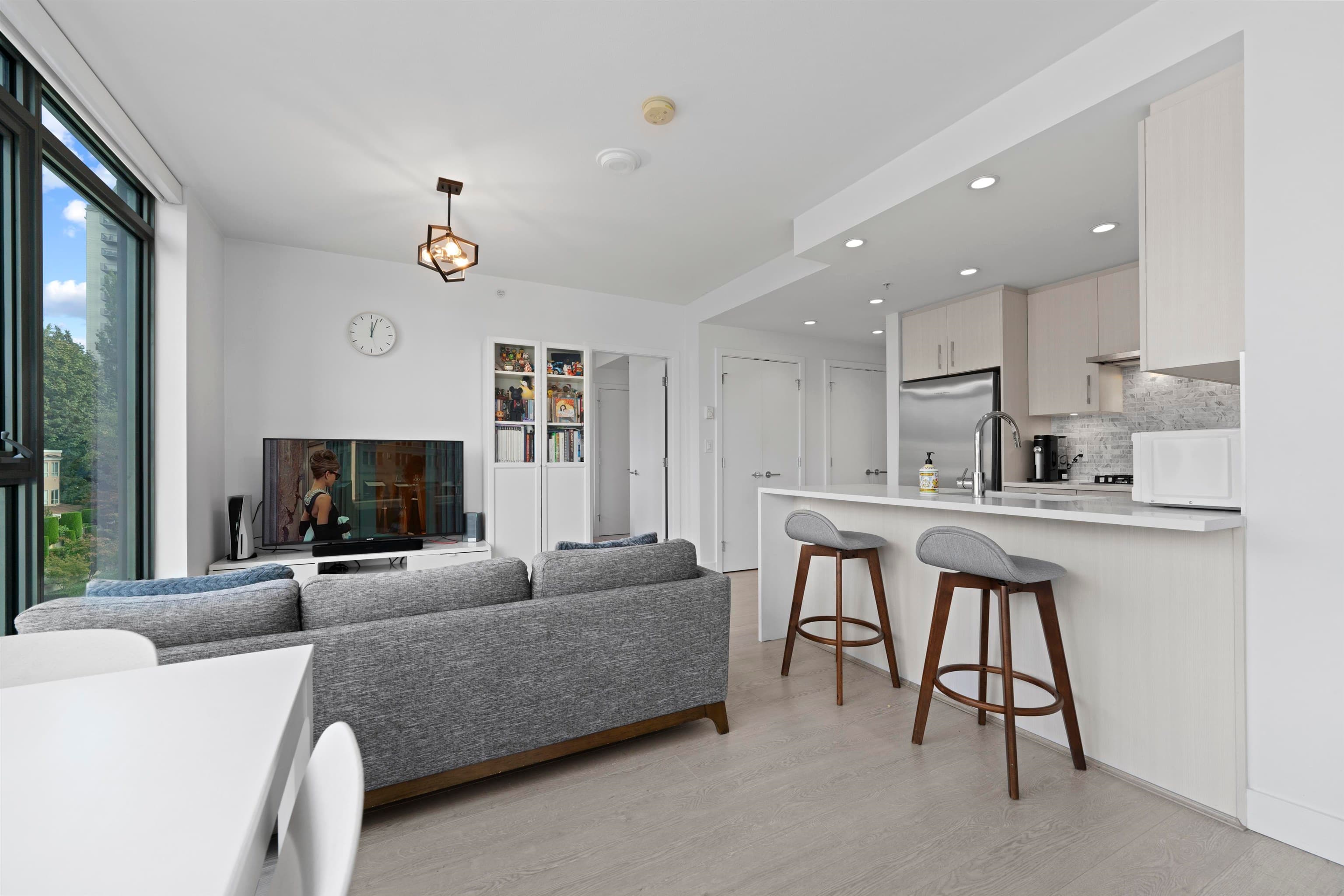 404 - 518 Whiting Way, Coquitlam, V3J 0H7 — photo 1