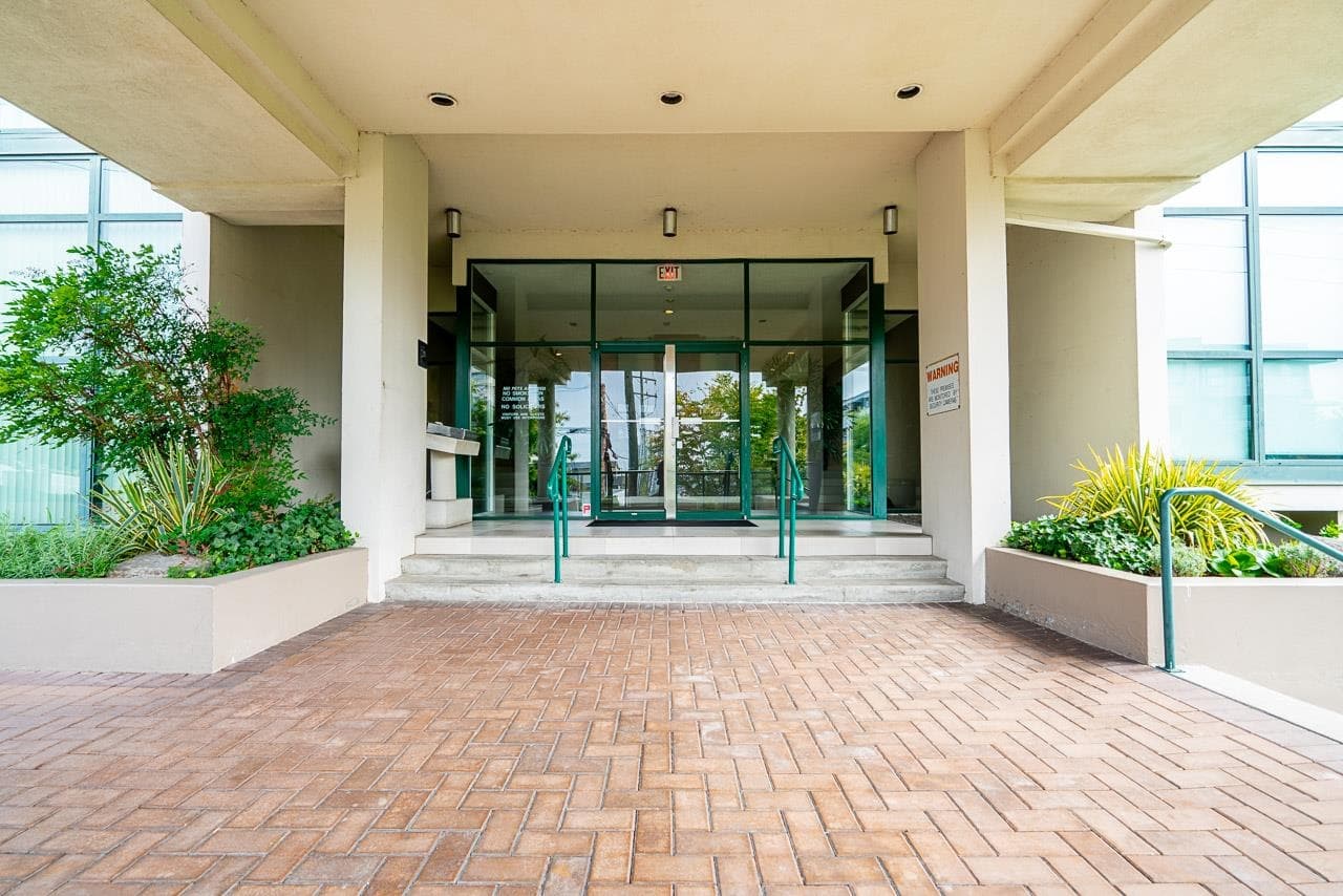 303 - 121 Tenth Street, New Westminster, V3M 3X7 — photo 2