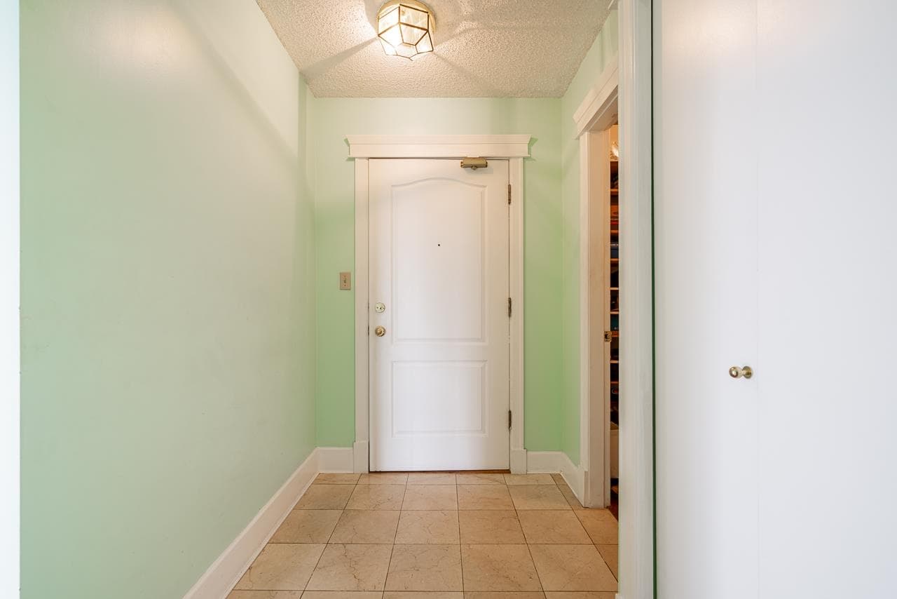 303 - 121 Tenth Street, New Westminster, V3M 3X7 — photo 3