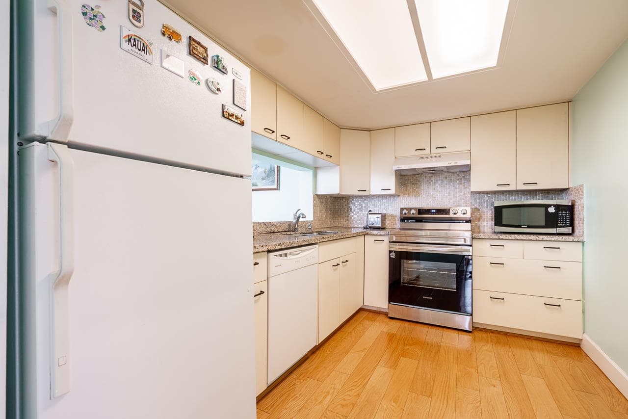 303 - 121 Tenth Street, New Westminster, V3M 3X7 — photo 4