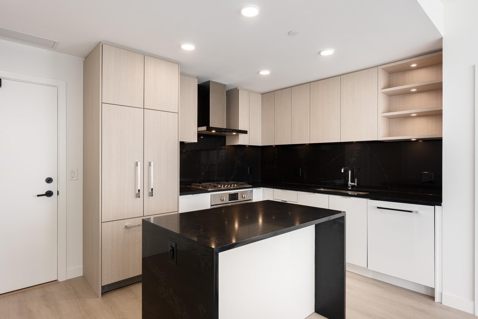 1607 - 4988 Bennett Street, Burnaby, V5H 0L1 — photo 3