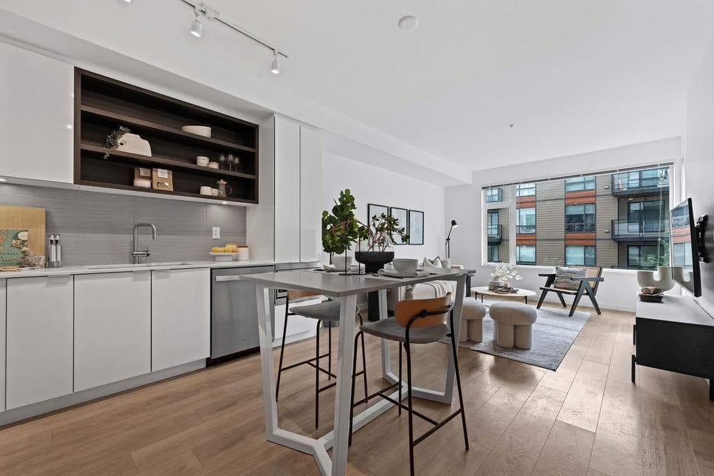 206 - 725 Marine Drive, North Vancouver, V7M 0G2 — photo 2