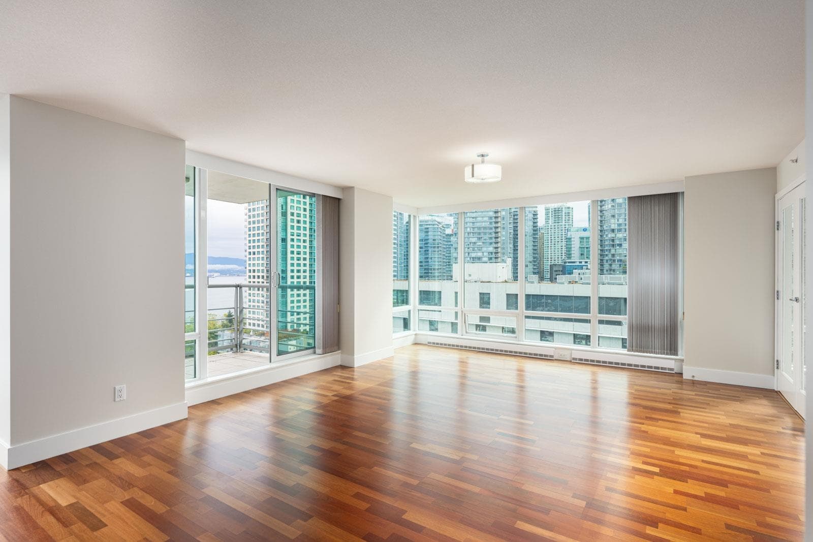 1402 - 499 Broughton Street, Vancouver, V6G 3K1 — photo 2