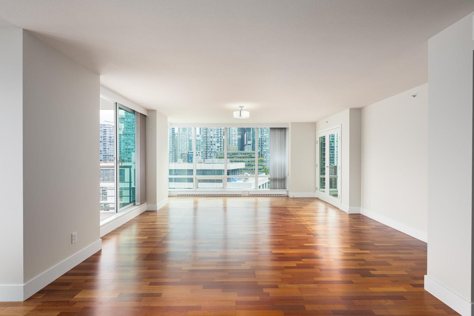 1402 - 499 Broughton Street, Vancouver, V6G 3K1 — photo 3