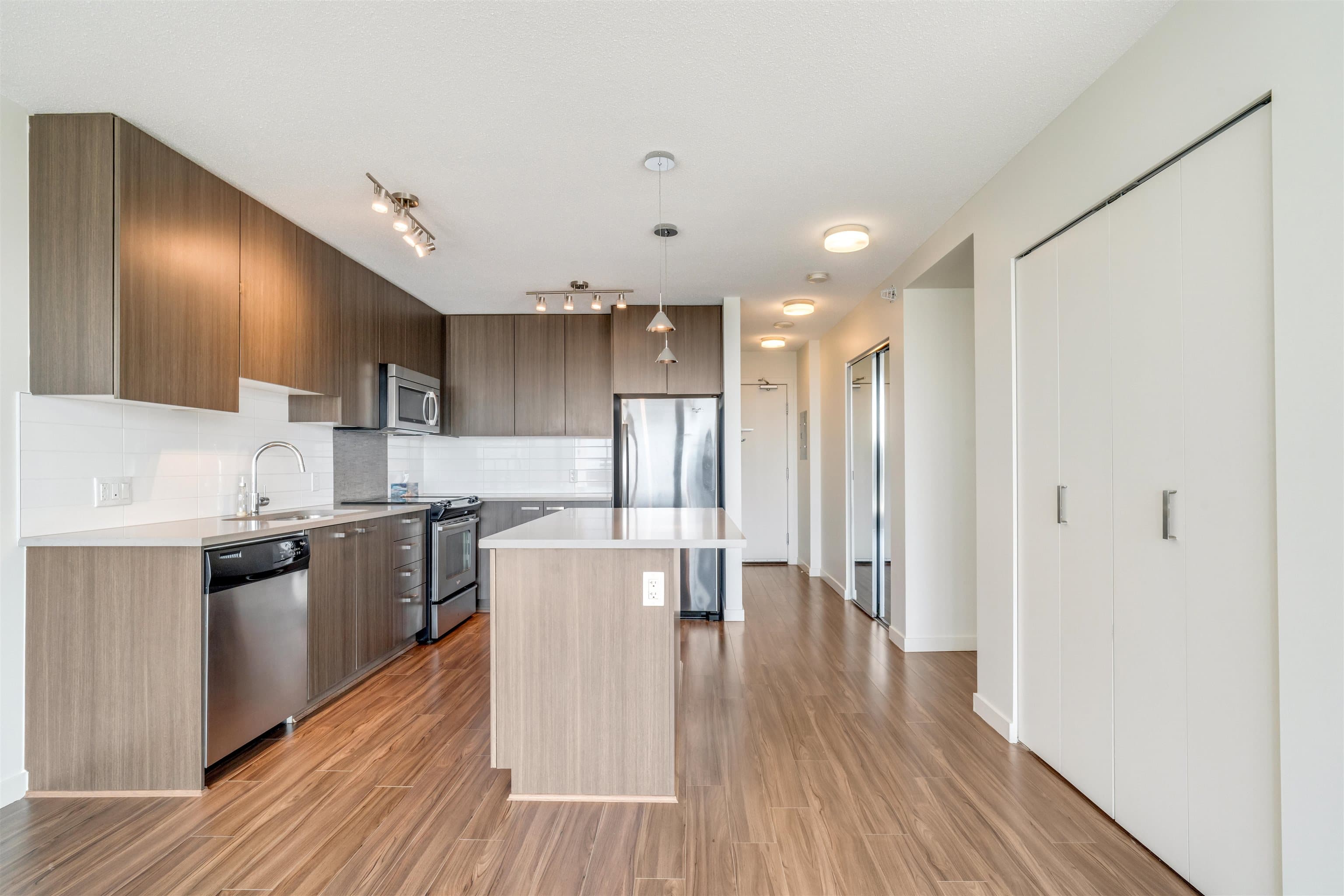 3707 - 13325 102a Avenue, Surrey, V3T 1P6 — photo 5