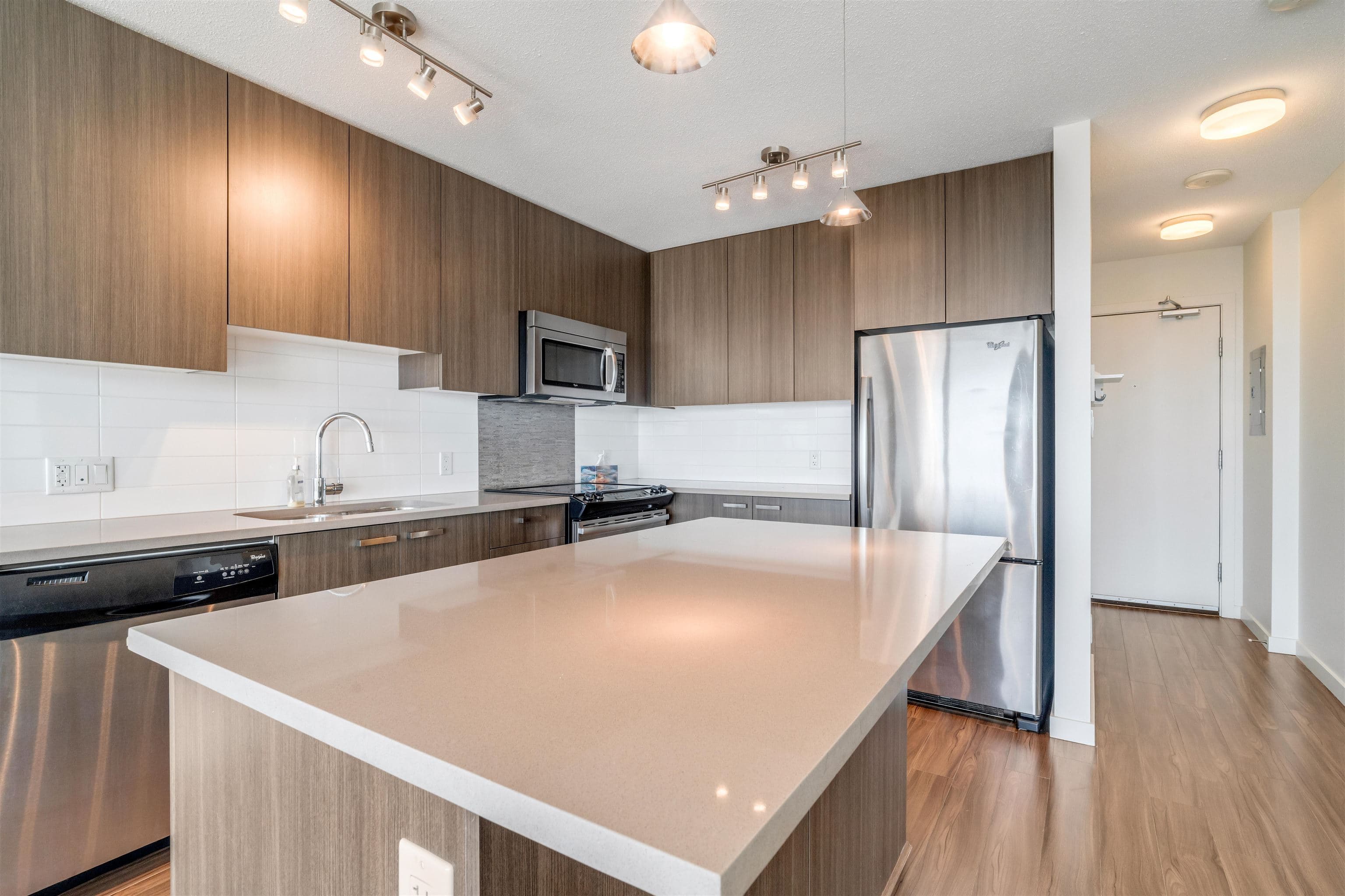 3707 - 13325 102a Avenue, Surrey, V3T 1P6 — photo 4