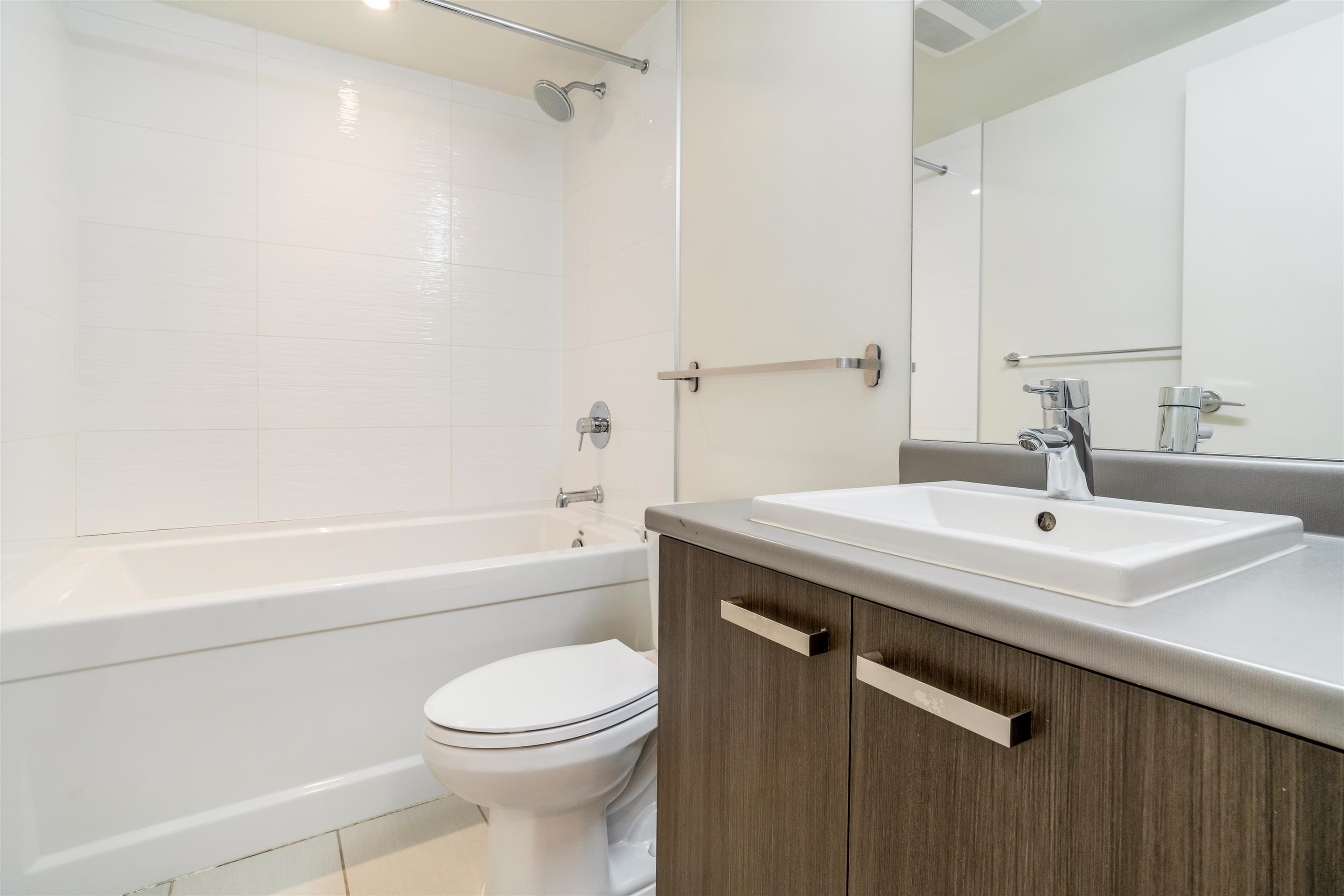 3707 - 13325 102a Avenue, Surrey, V3T 1P6 — photo 3