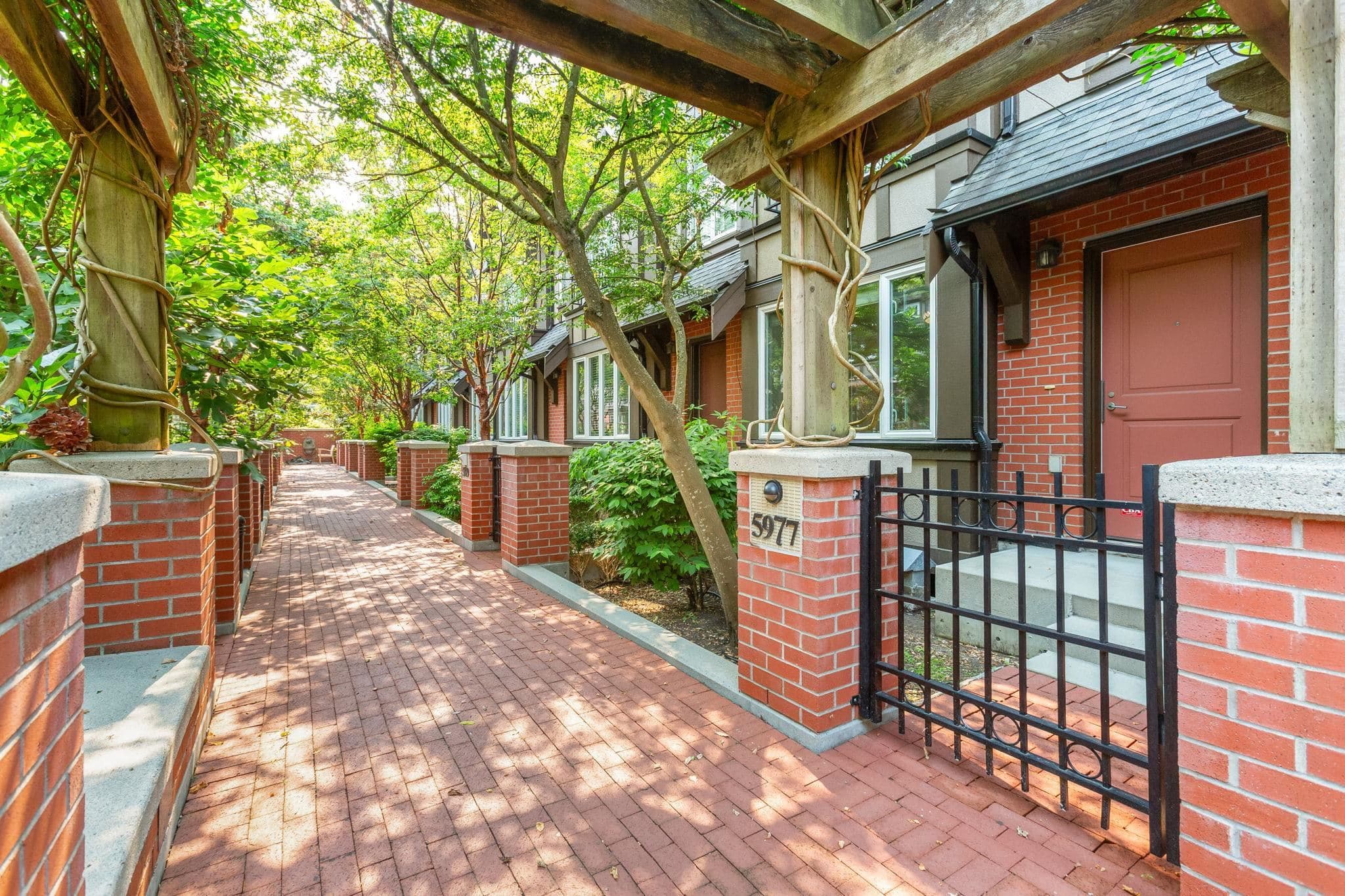 5977 Oak Street, Vancouver