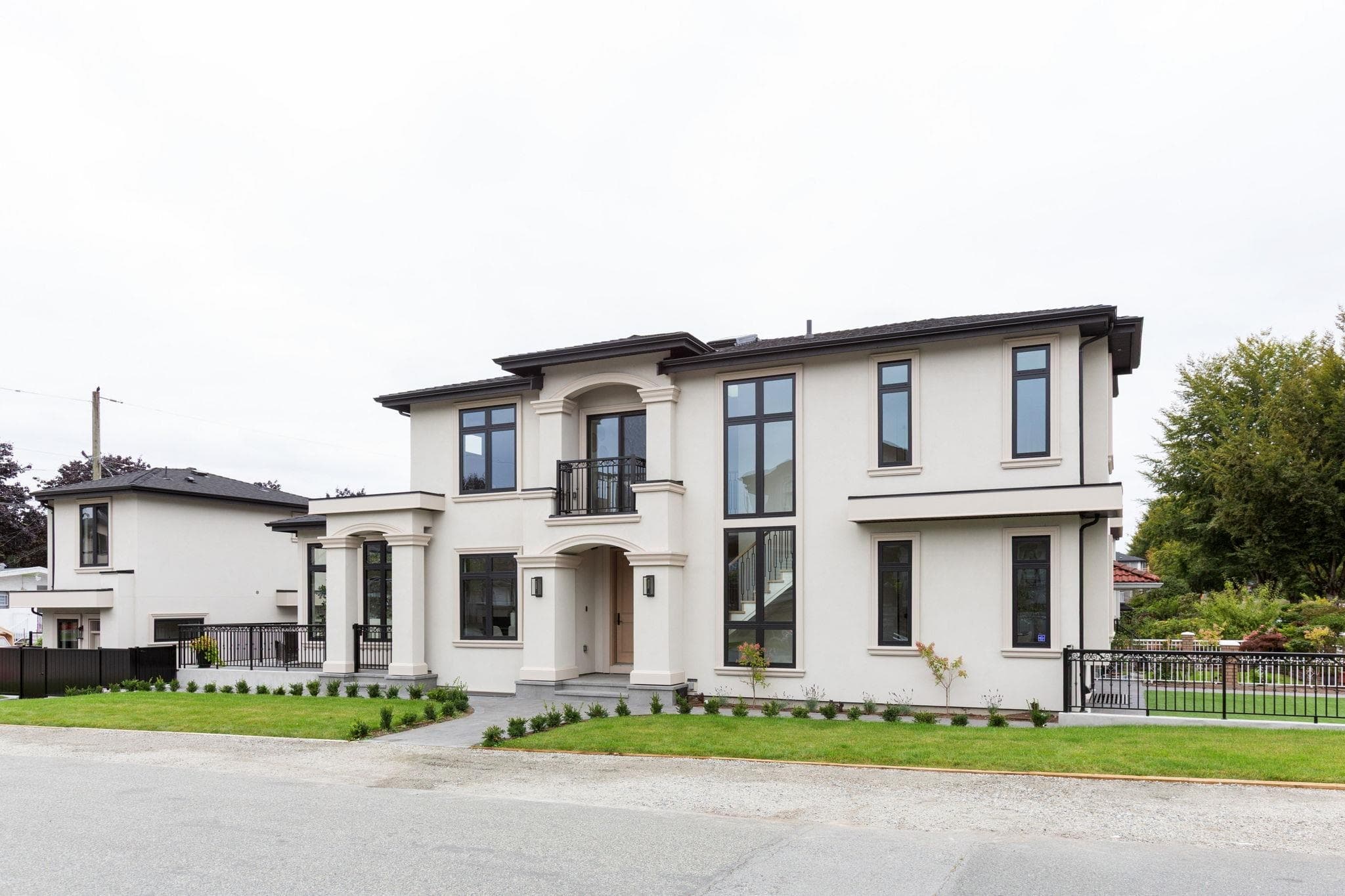 811 Madison Avenue, Burnaby, V5C 2X4 — photo 2