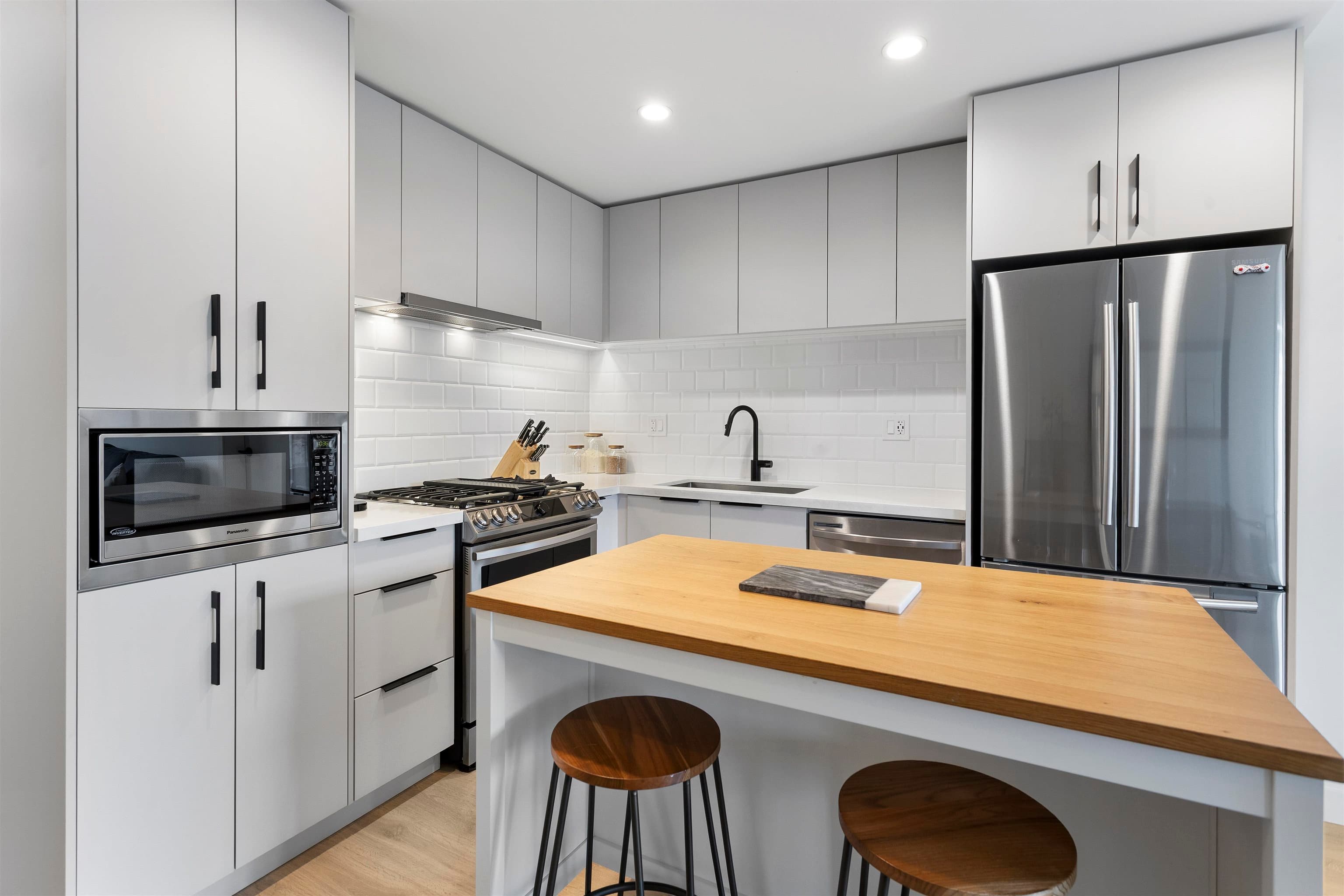 301 - 3018 St George Street, Port Moody, V3H 0L4 — photo 5