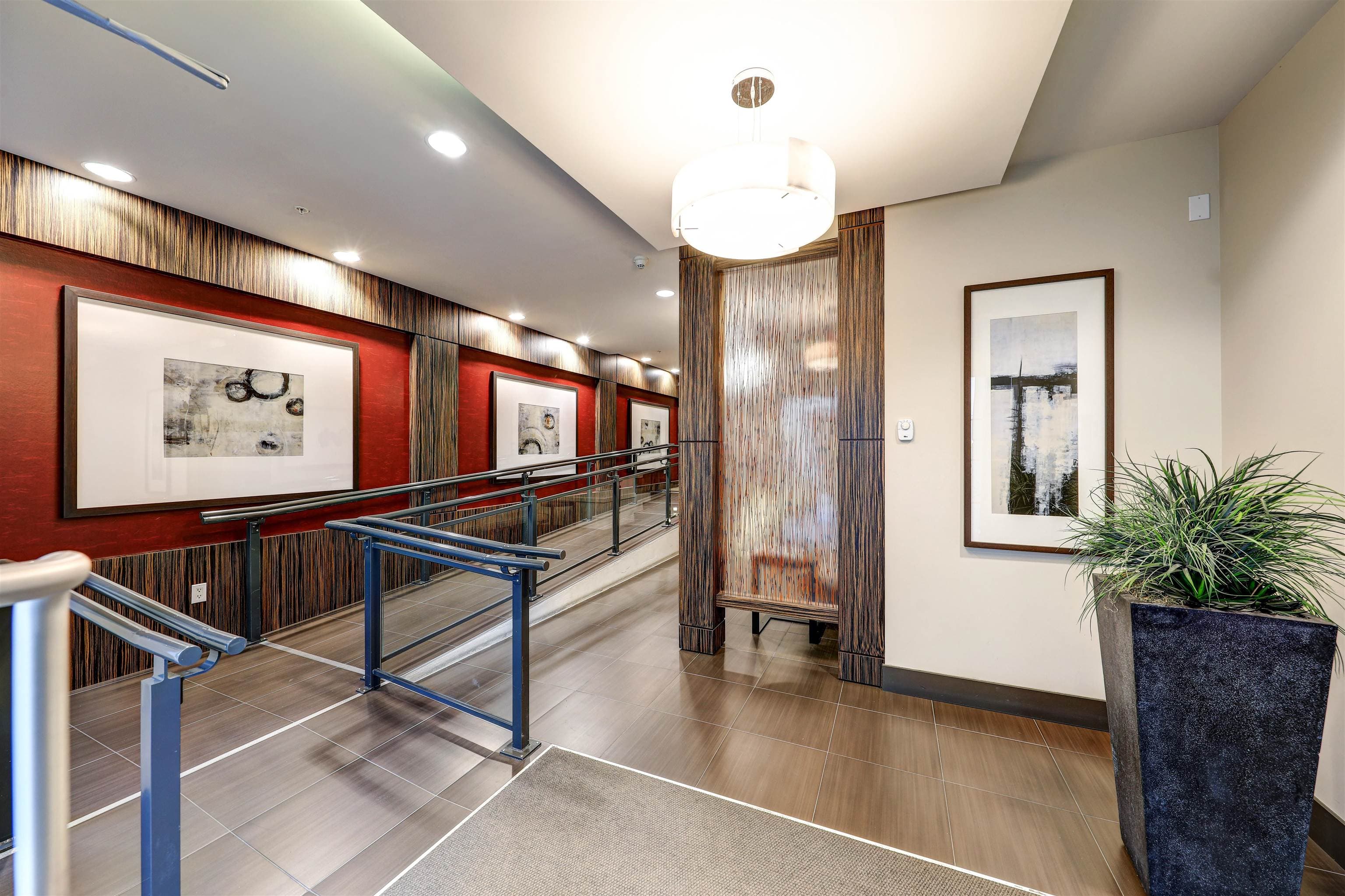 205 - 2940 King George Boulevard, Surrey, V3Z 0M8 — photo 2