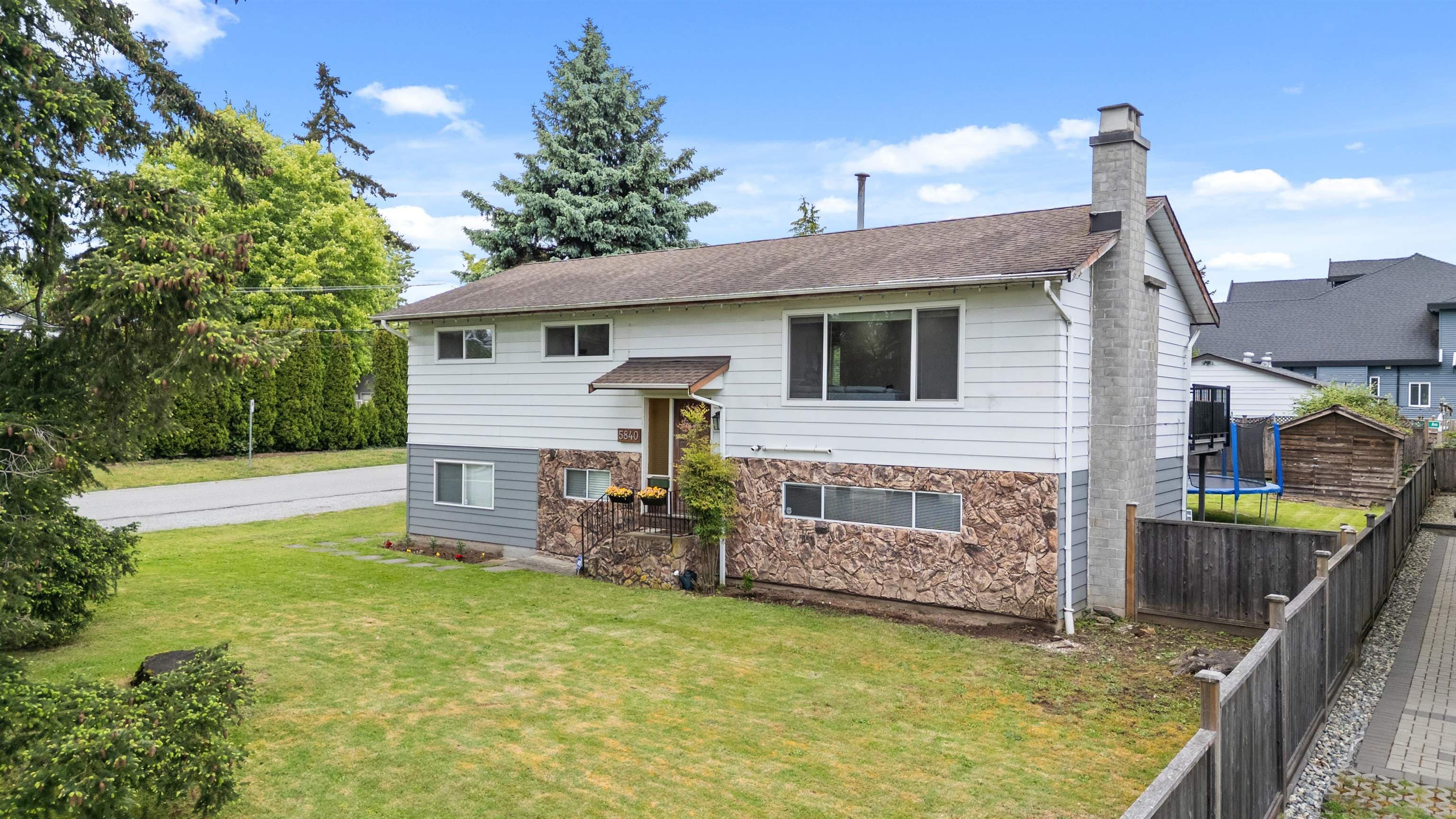 5840 184 Street, Surrey, V3S 4N3 — photo 2