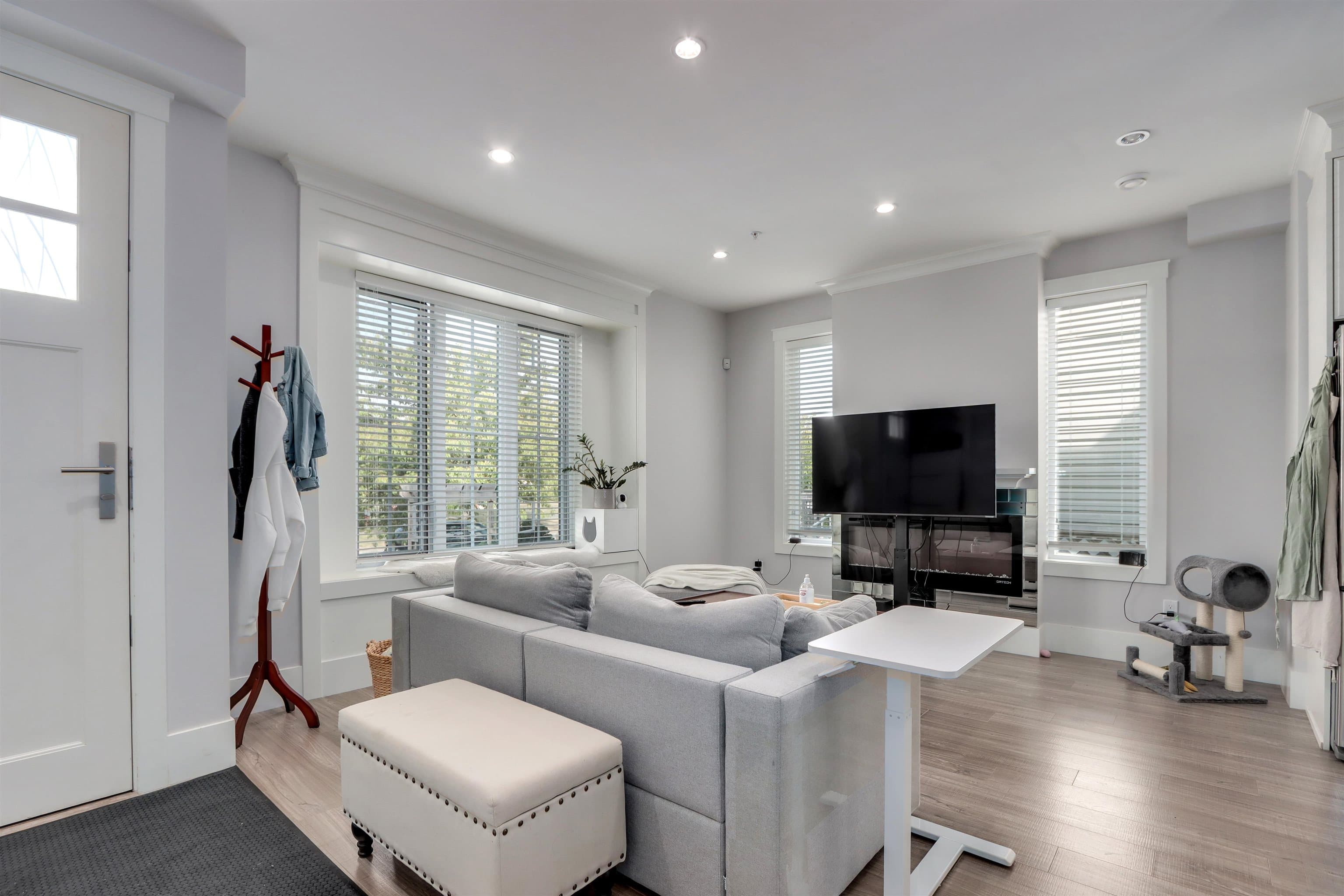 2496 Brock Street, Vancouver, V5R 2R4 — photo 5