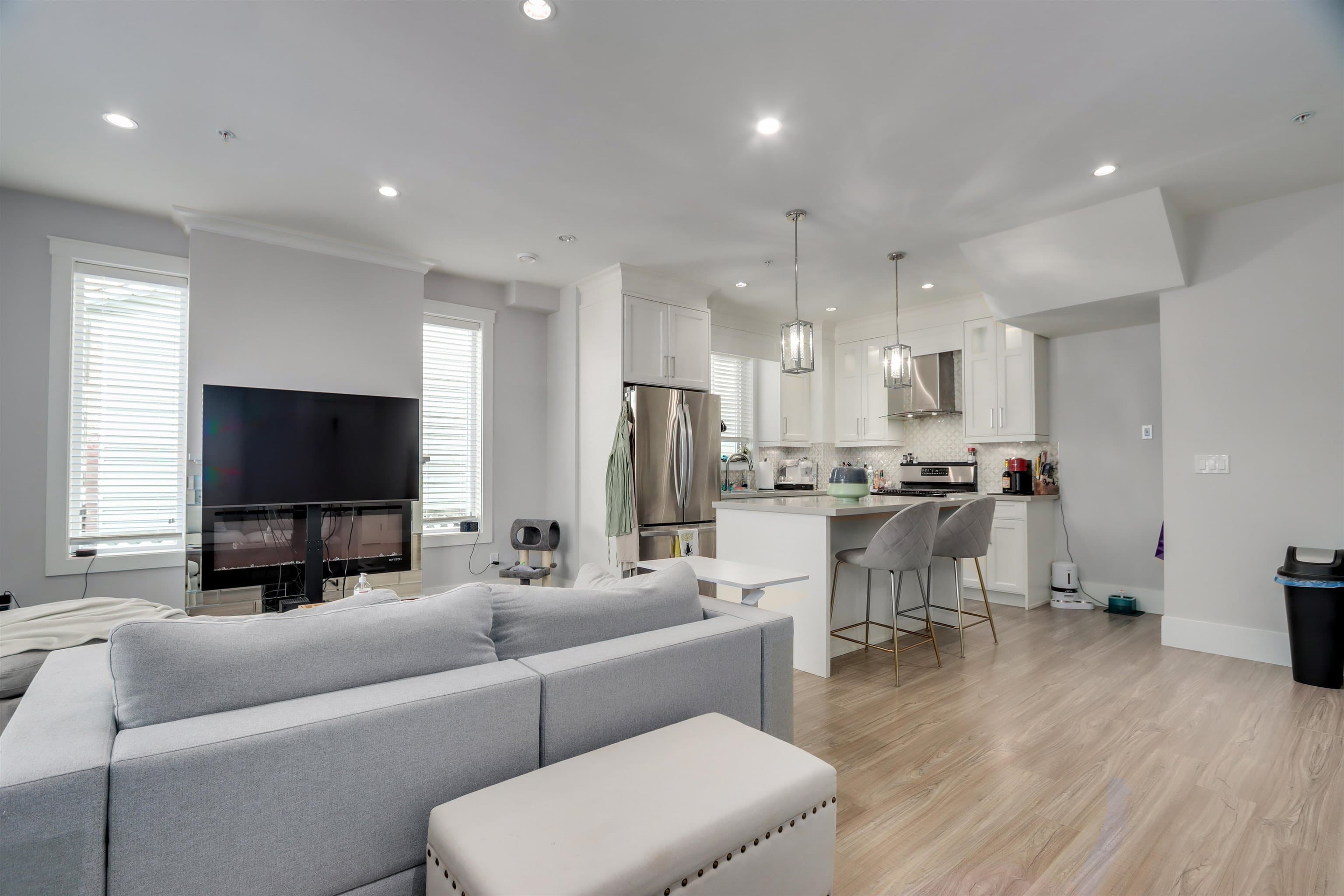 2496 Brock Street, Vancouver, V5R 2R4 — photo 2
