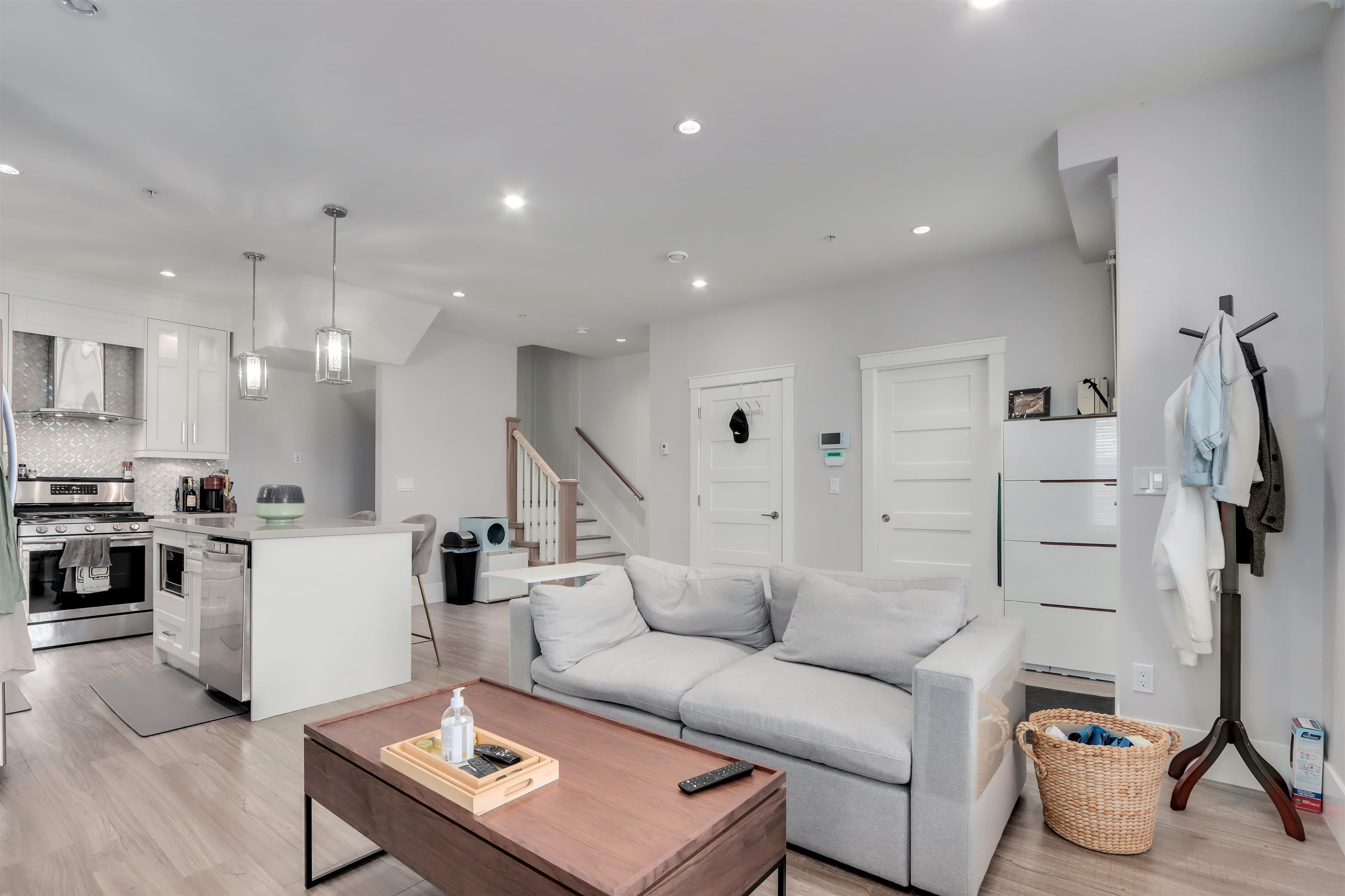 2496 Brock Street, Vancouver, V5R 2R4 — photo 4