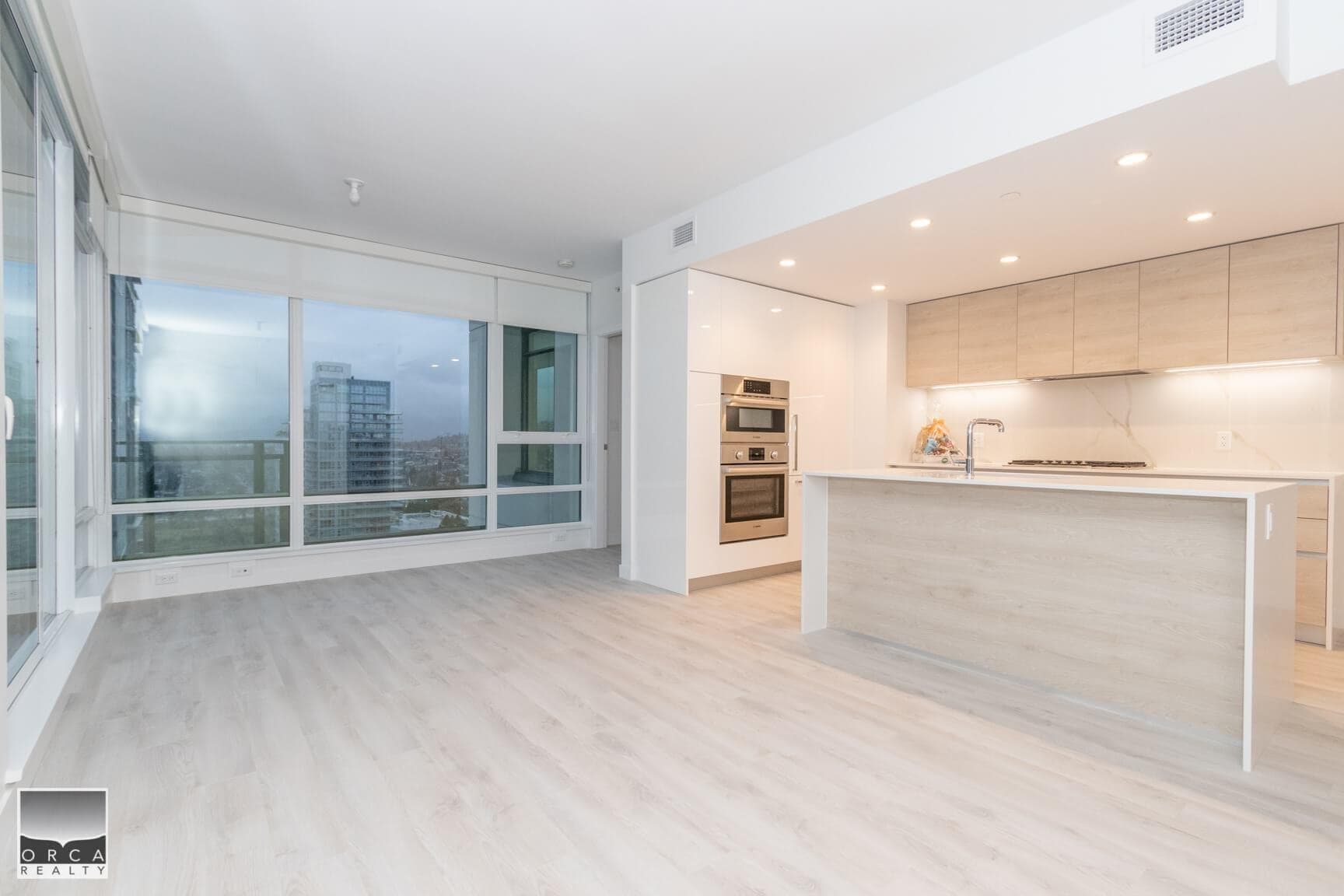 2402 - 2085 Skyline Drive, Burnaby, V5C 0M6 — photo 2