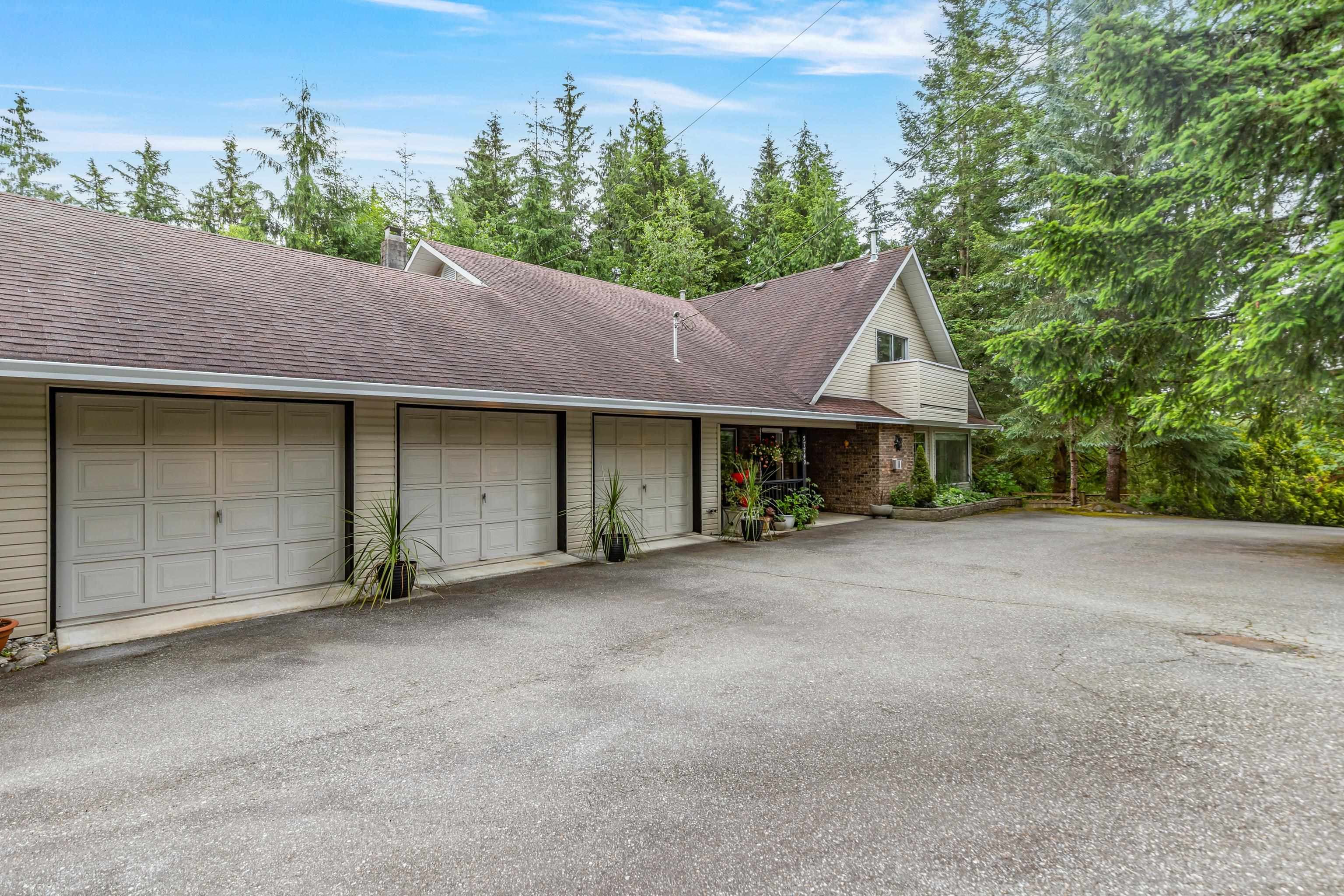 27740 Sayers Crescent, Maple Ridge, V2W 1N4 — photo 2