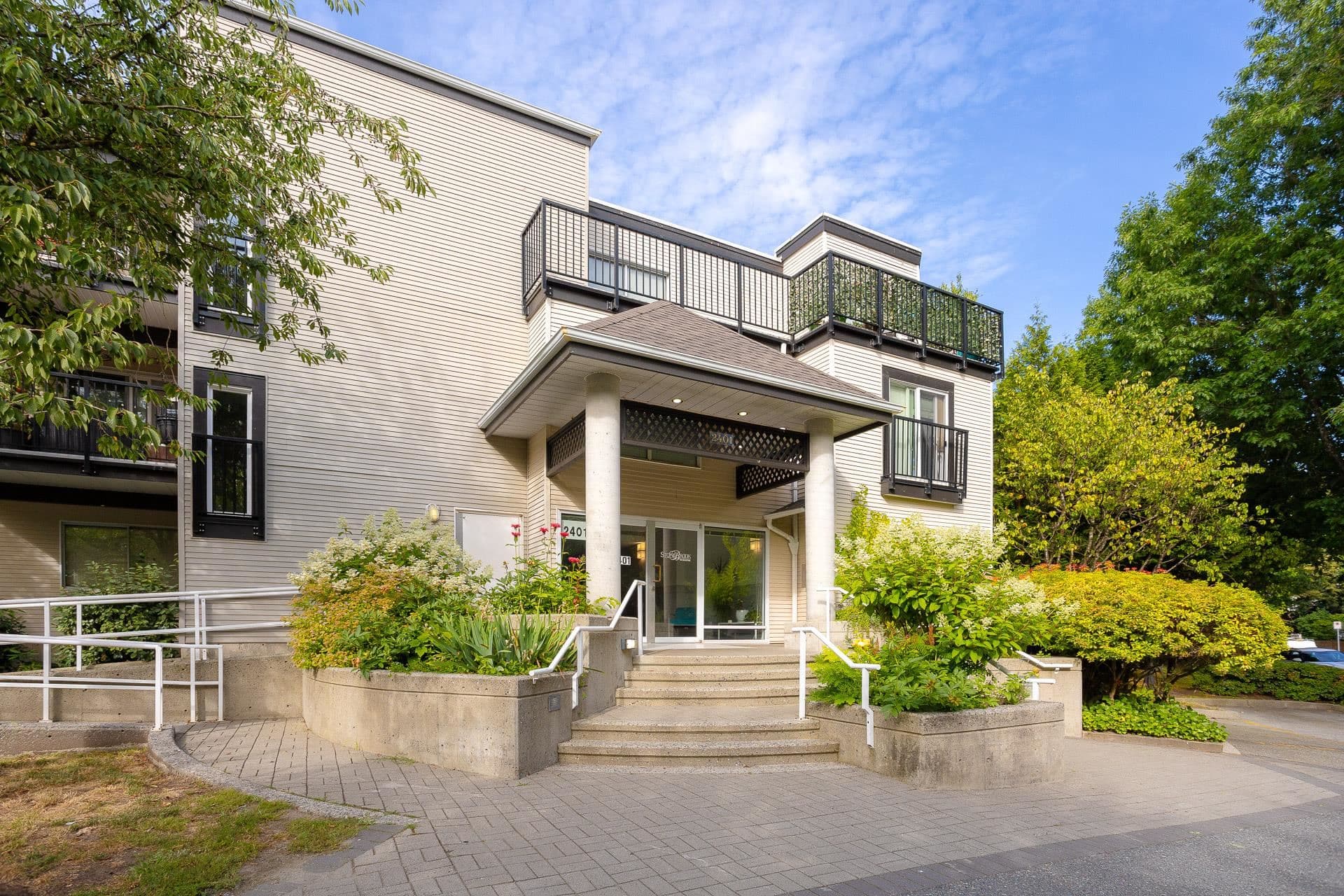 209 - 2401 Hawthorne Avenue, Port Coquitlam, V3C 6E9 — photo 2