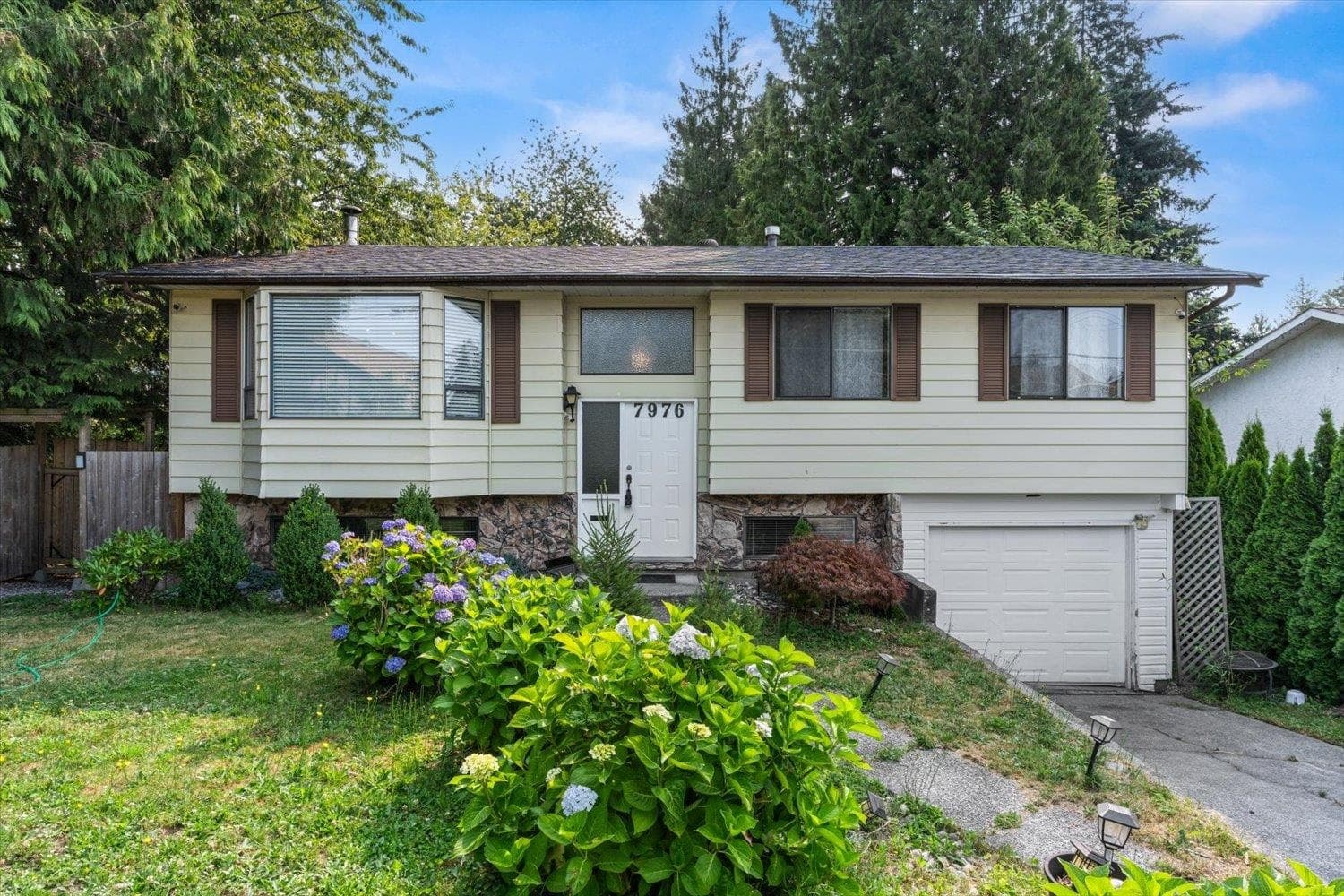 7976 Tanager Street, Mission, V2V 5K5 — photo 1