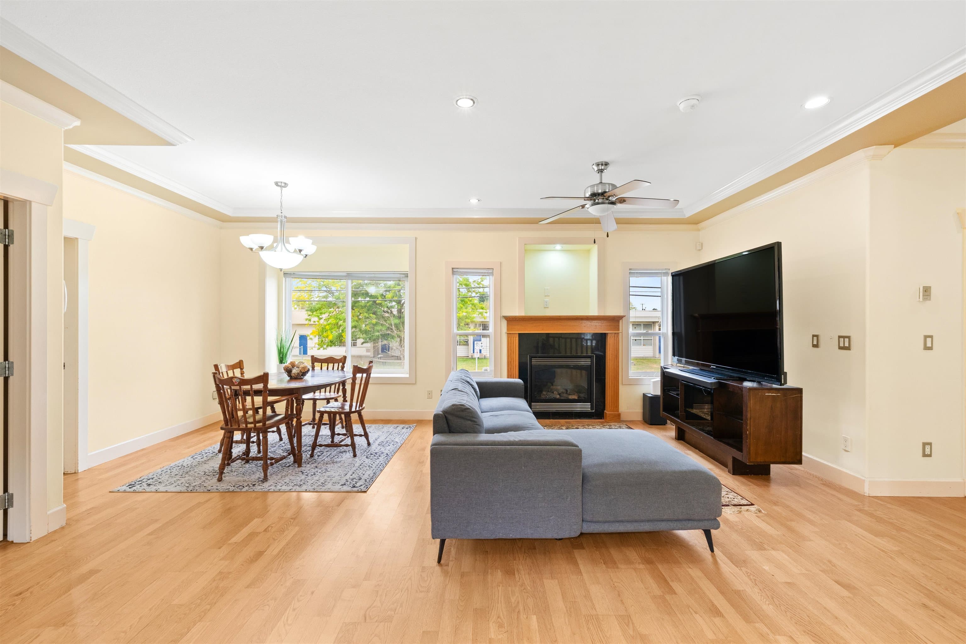 3806 Pine Street, Burnaby, V5G 1Z2 — photo 3