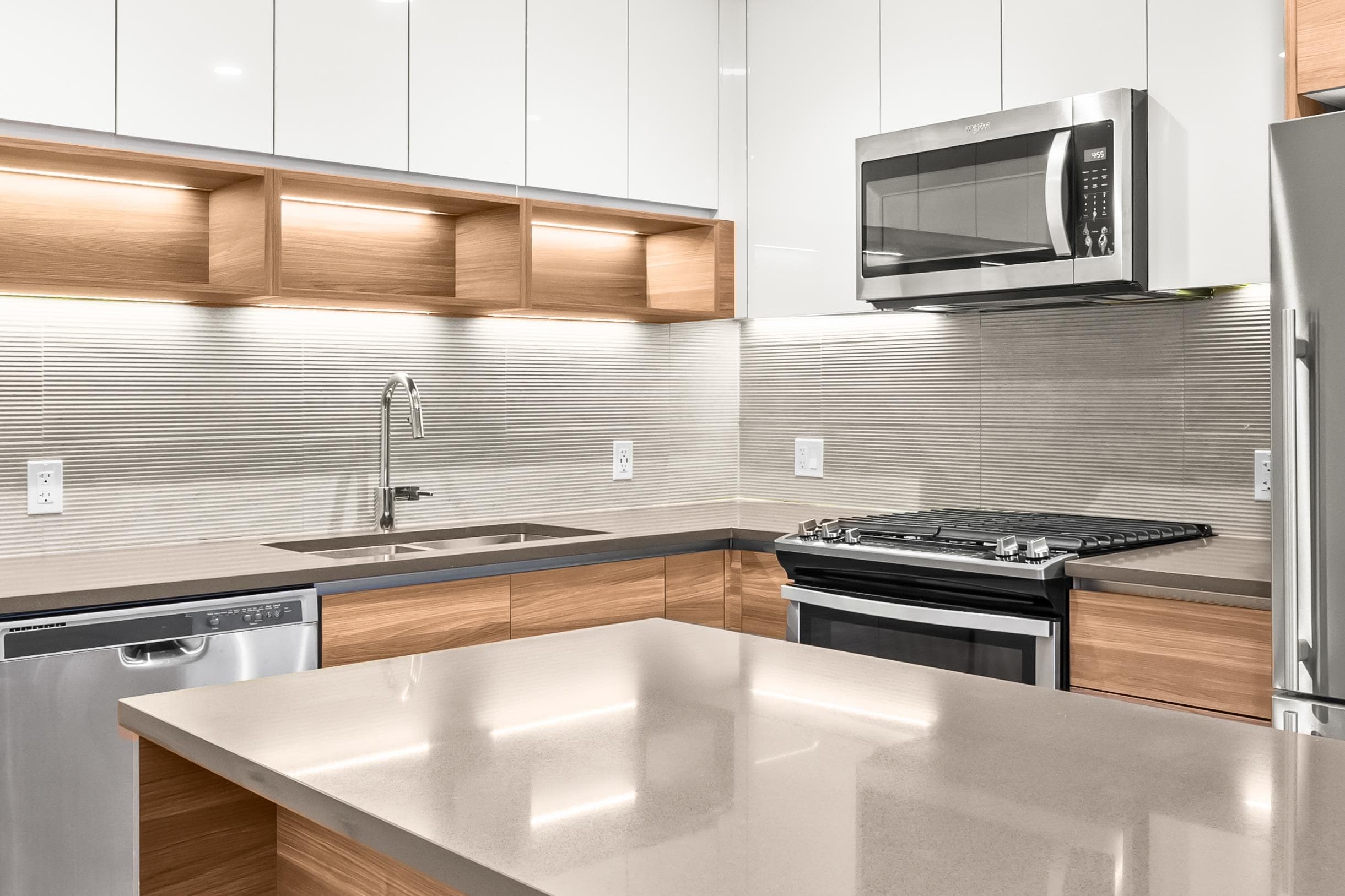 207 - 8850 University Crescent, Burnaby, V5A 0C8 — photo 2