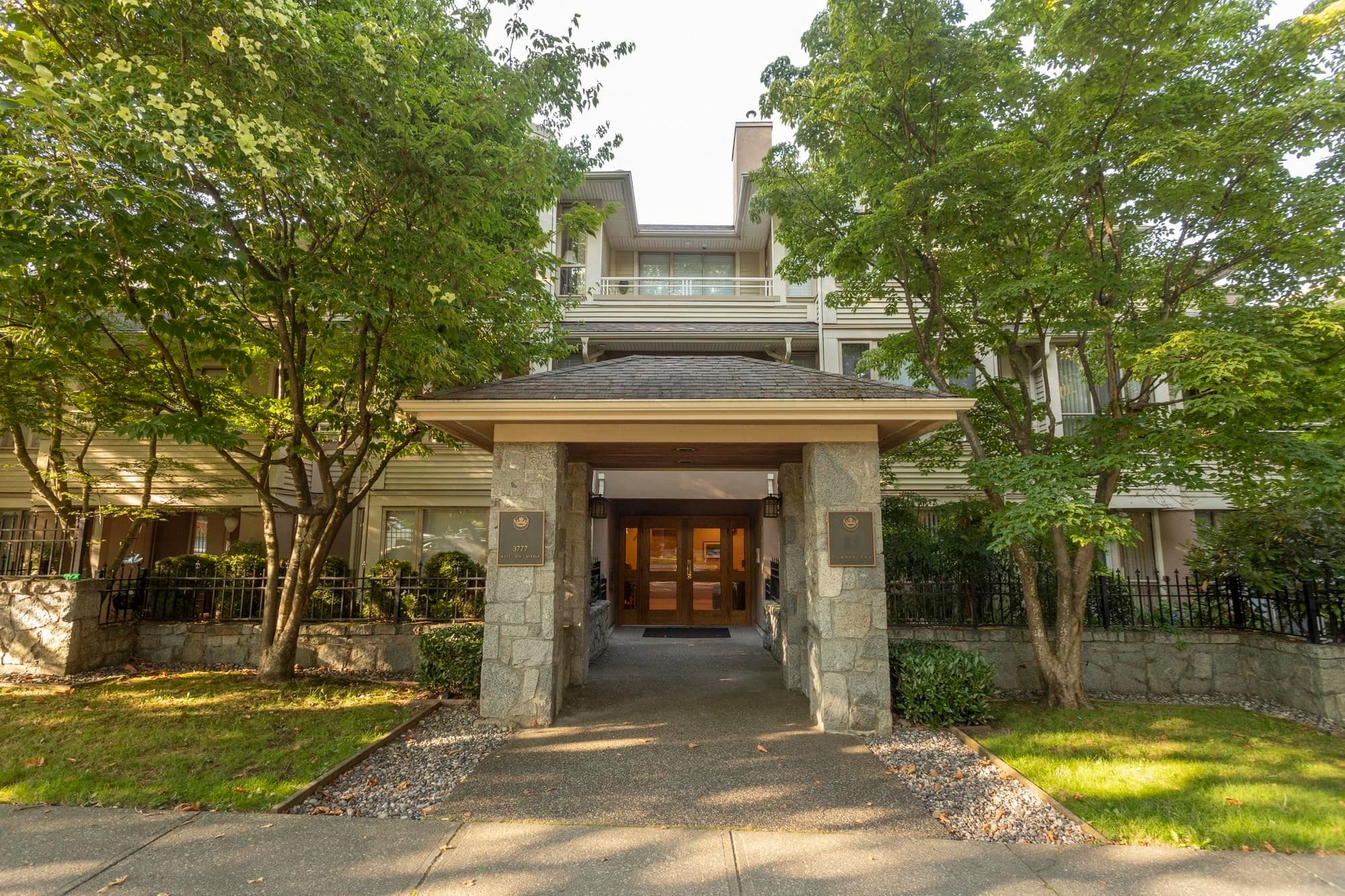 405 - 3777 W 8th Avenue, Vancouver