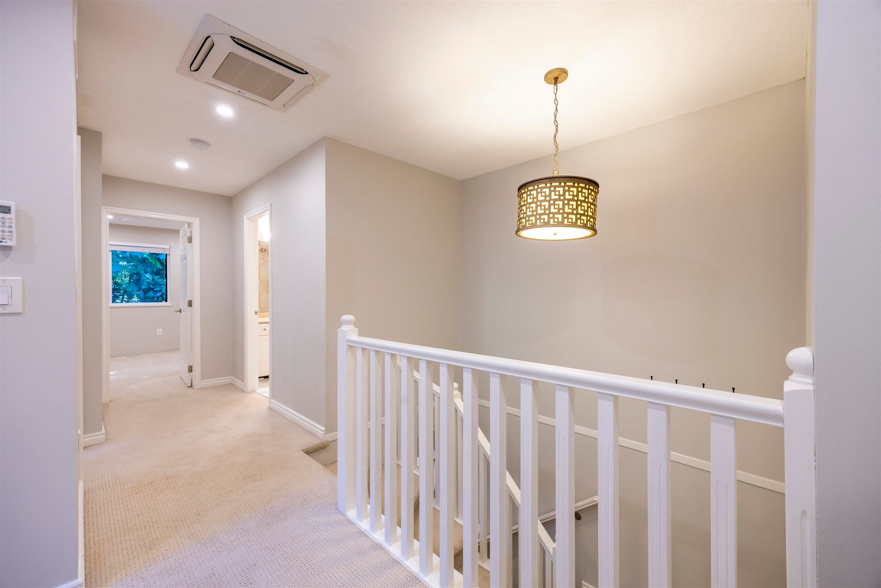 8575 Woodridge Place, Burnaby, V5A 4B3 — photo 5