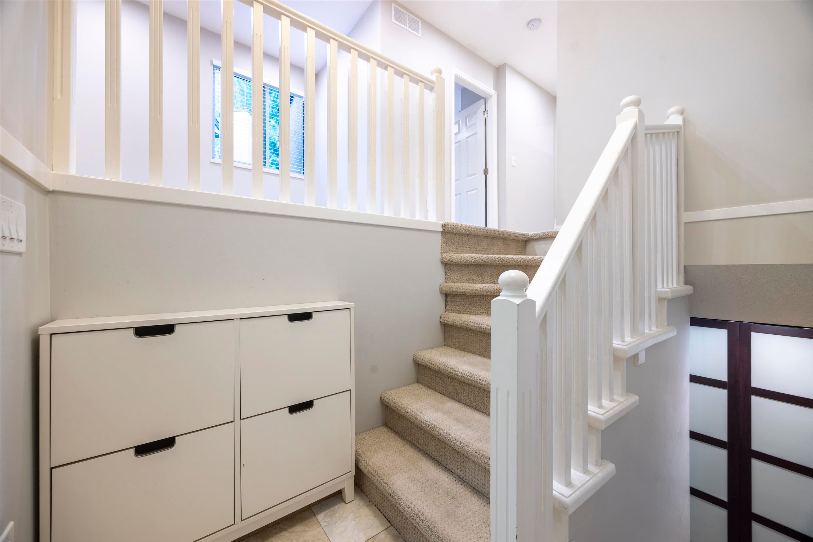 8575 Woodridge Place, Burnaby, V5A 4B3 — photo 4