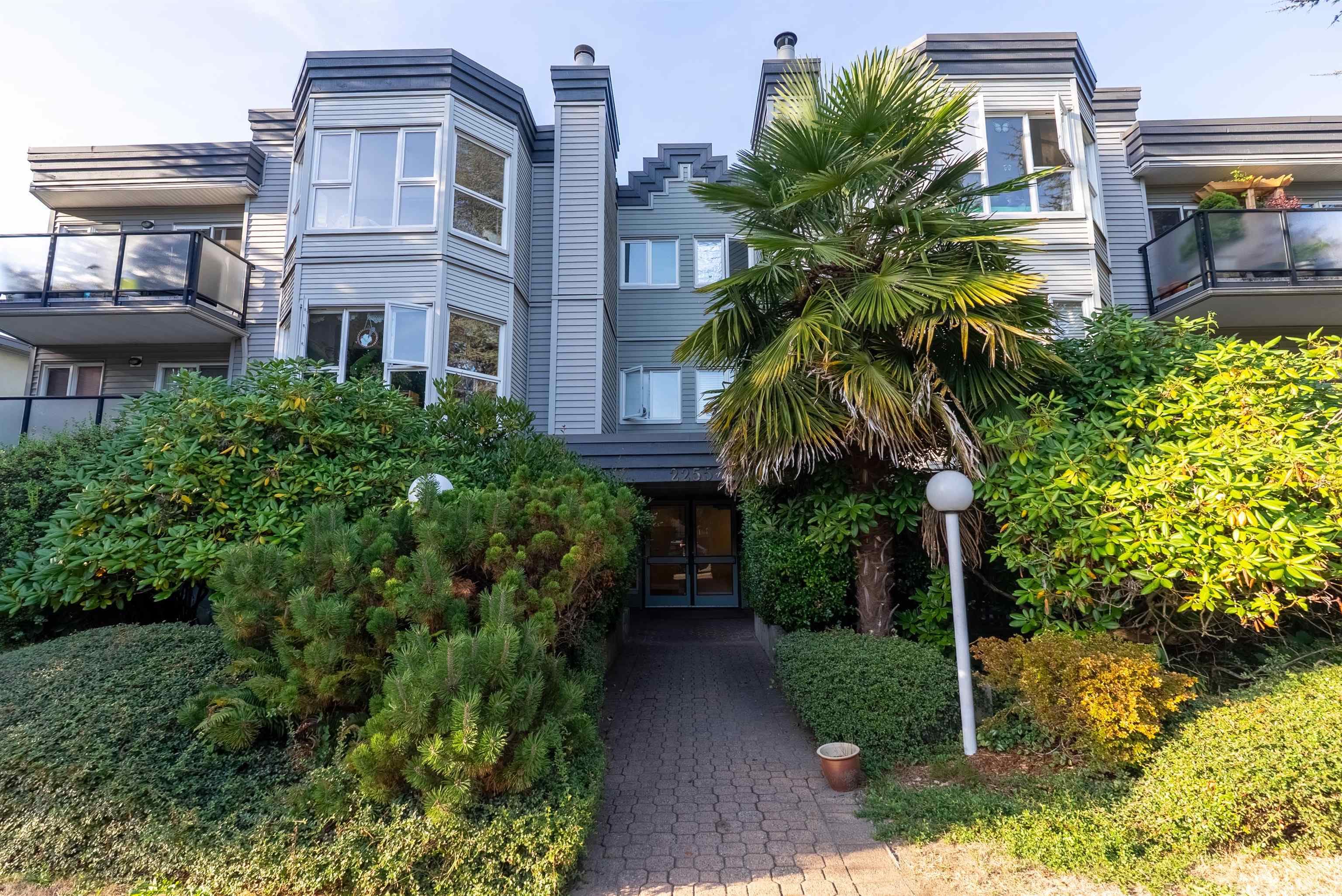 208 - 2255 Eton Street, Vancouver, V5L 1C9 — photo 1