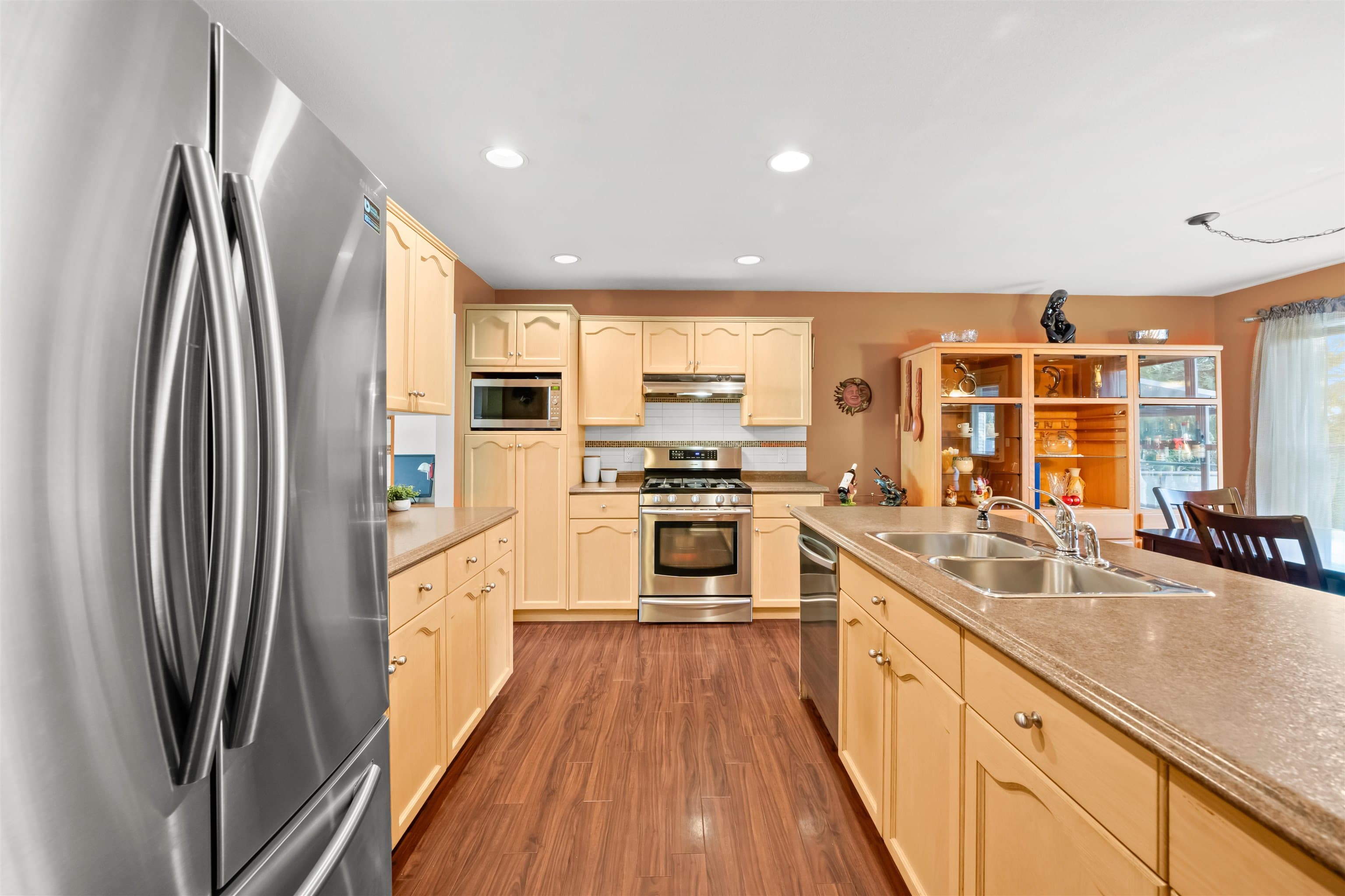 3302 Robson Drive, Coquitlam, V3E 2X8 — photo 3