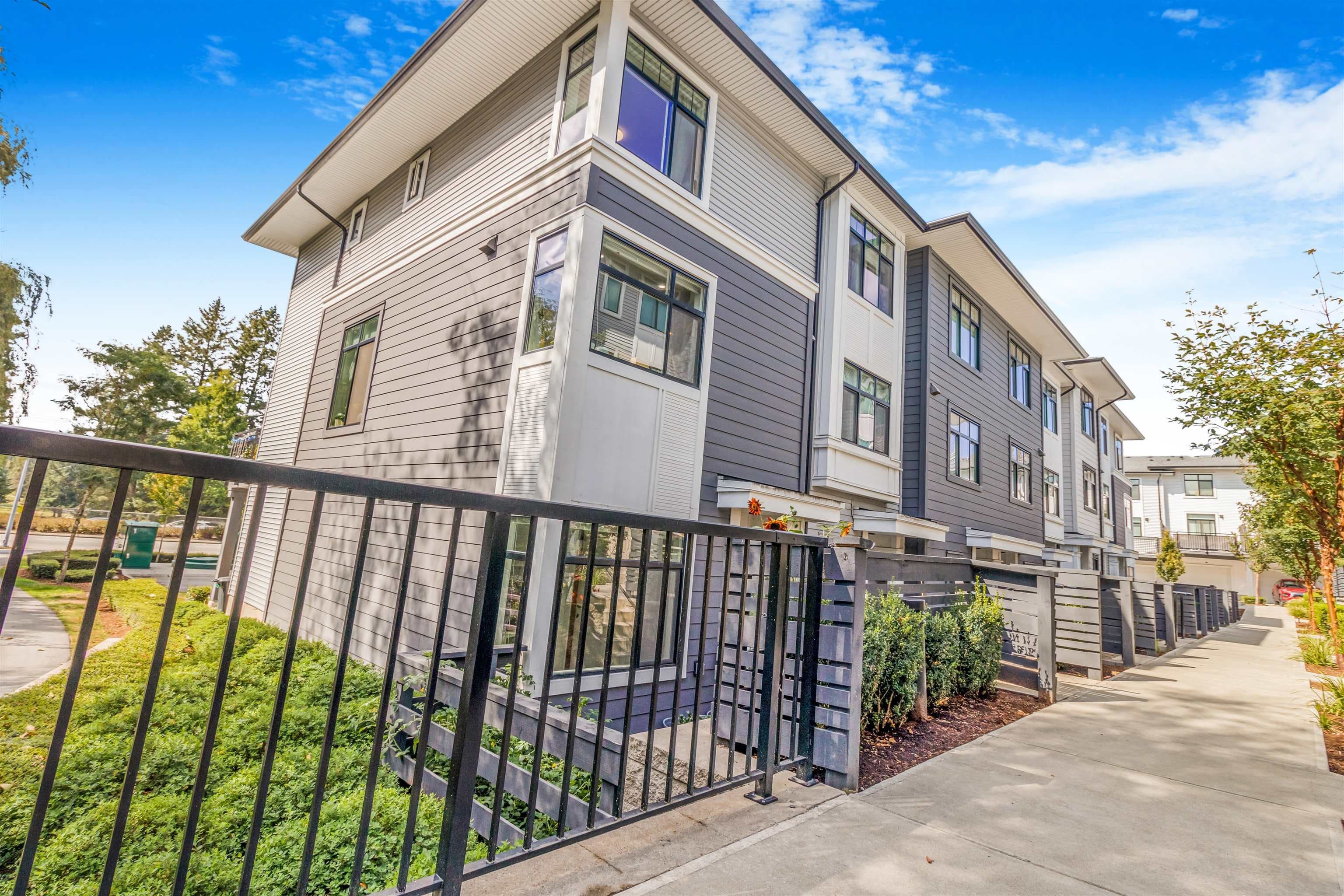 152 - 15235 Sitka Drive, Surrey, V3S 0A9 — photo 2