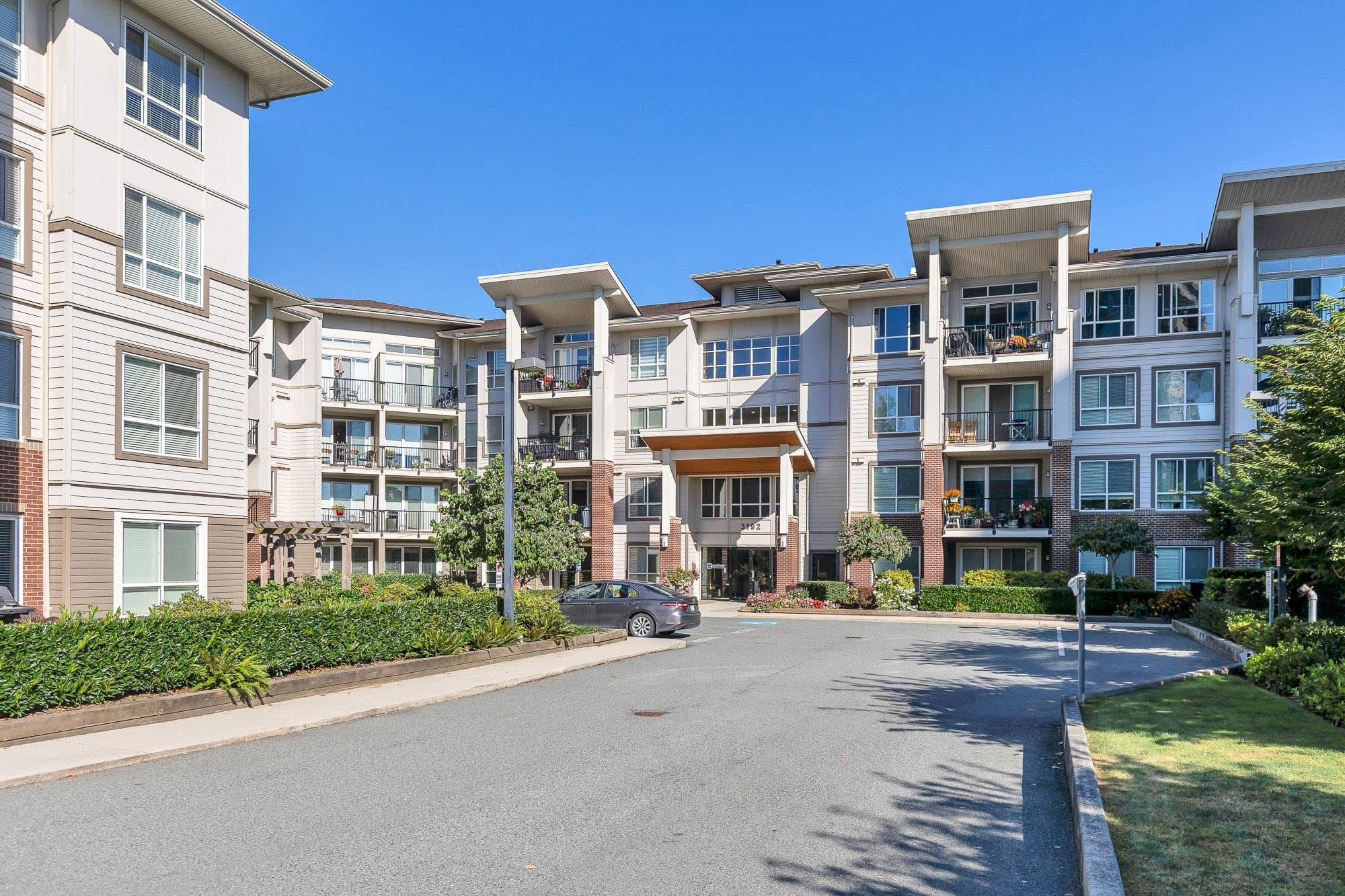 210 - 3192 Gladwin Road, Abbotsford, V2T 6M9 — photo 2