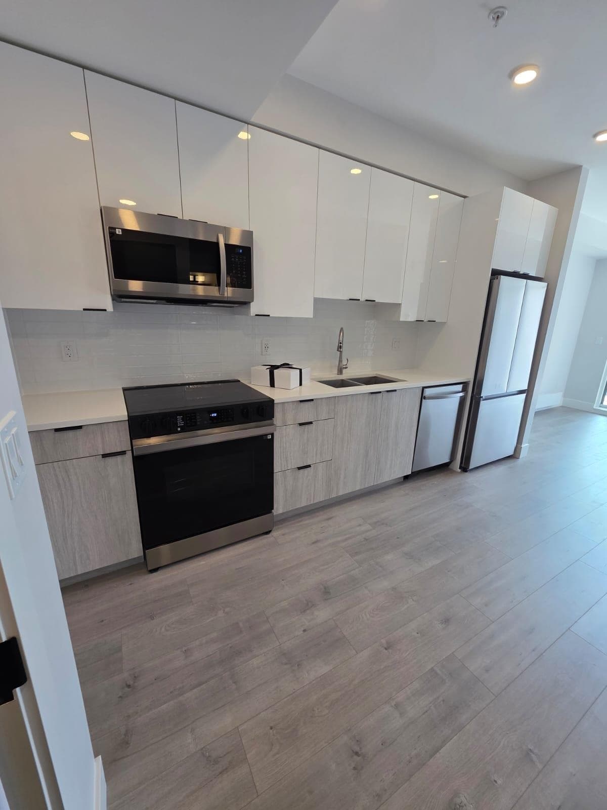 621 - 13458 95th Avenue, Surrey, V3V 0H1 — photo 1