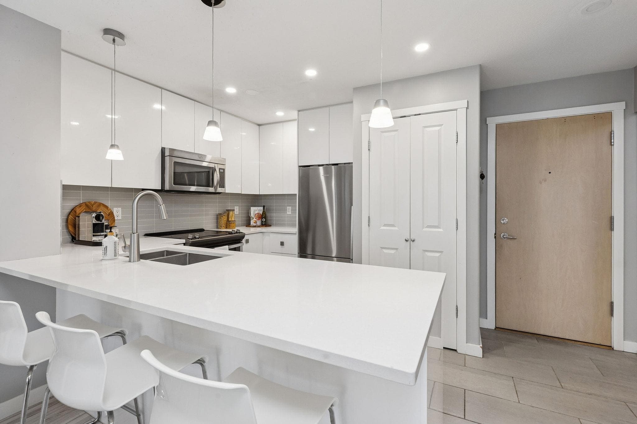 303 - 3142 St Johns Street, Port Moody, V3H 5E5 — photo 2