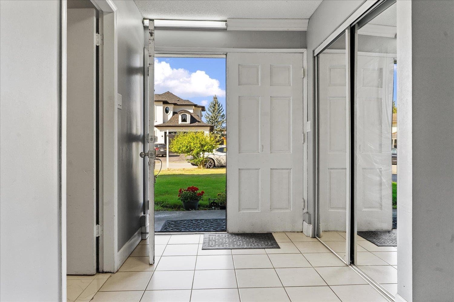 1943 Catalina Crescent, Abbotsford, V2T 3W2 — photo 5