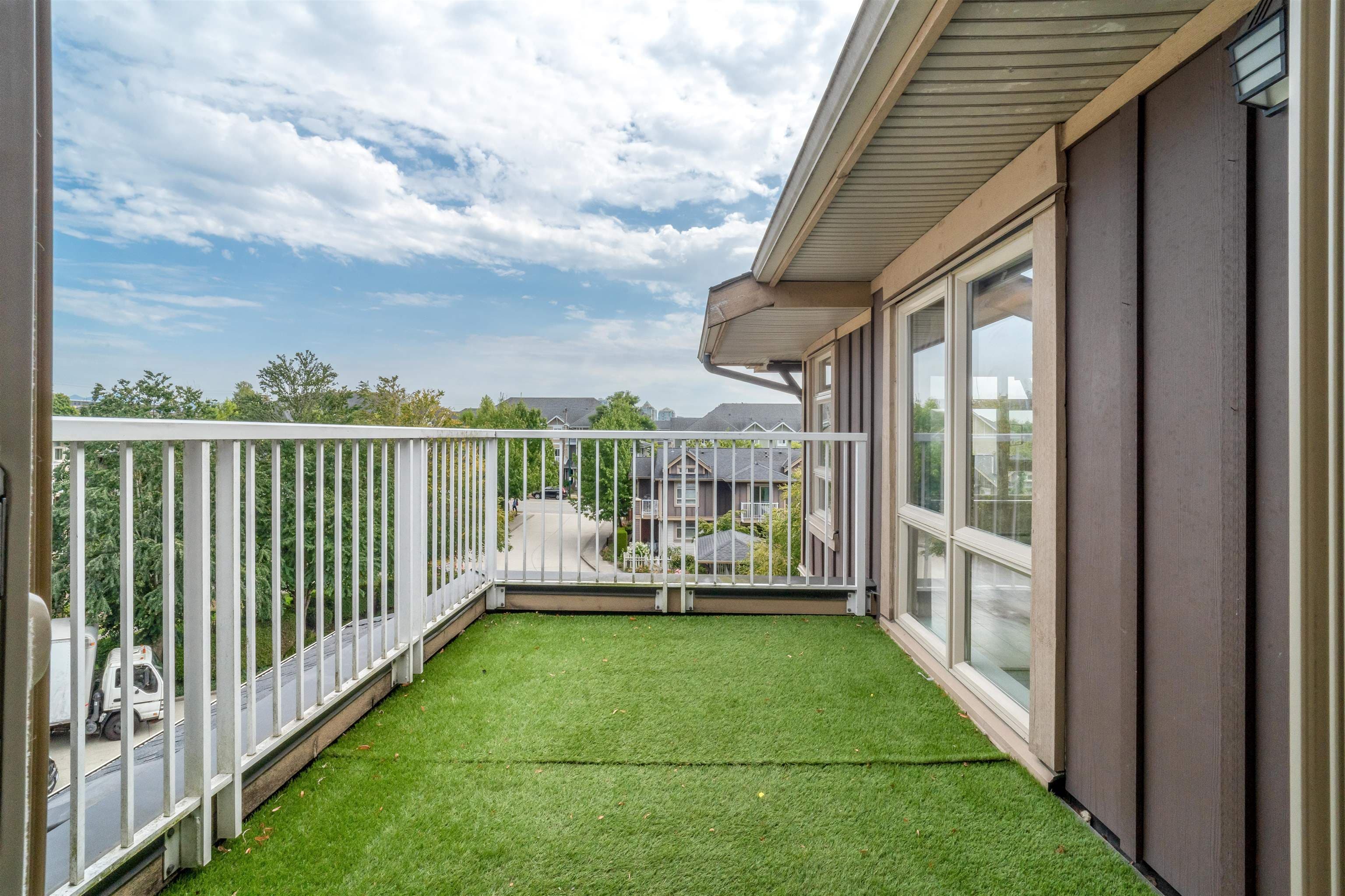 402 - 7339 Macpherson Avenue, Burnaby, V5J 0B1 — photo 3