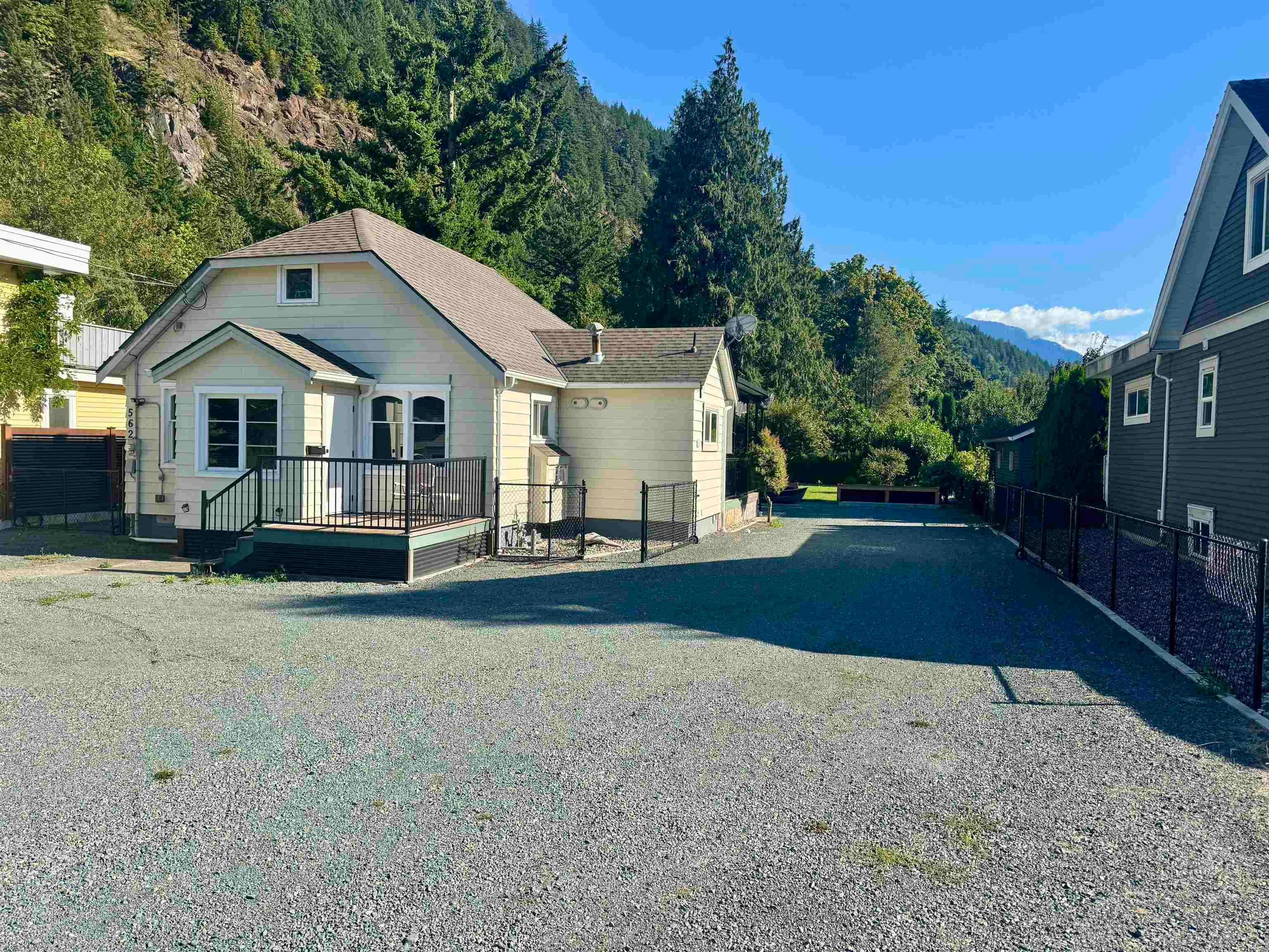 562 Lillooet Avenue, Harrison Hot Springs