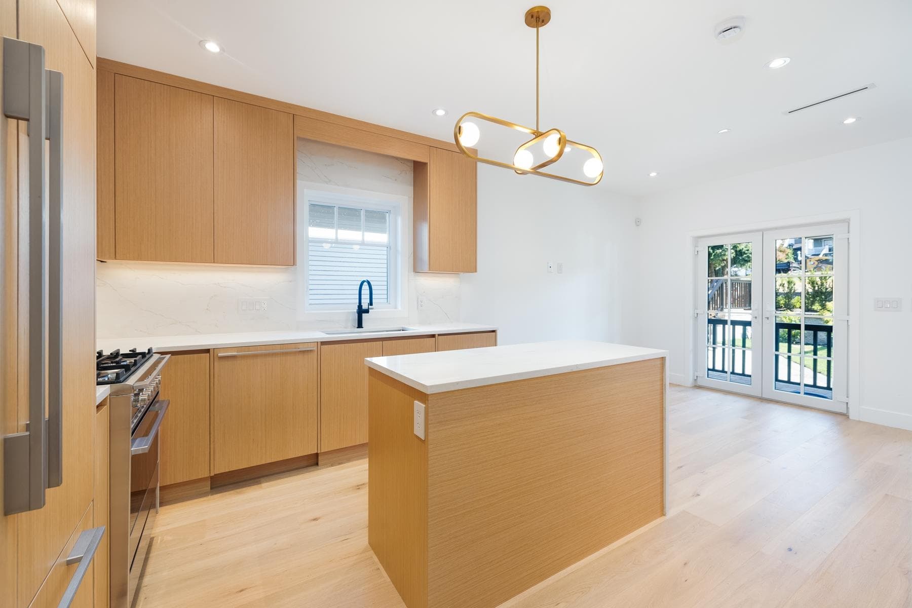 263 W 6th Street, North Vancouver, V7M 1K7 — photo 5
