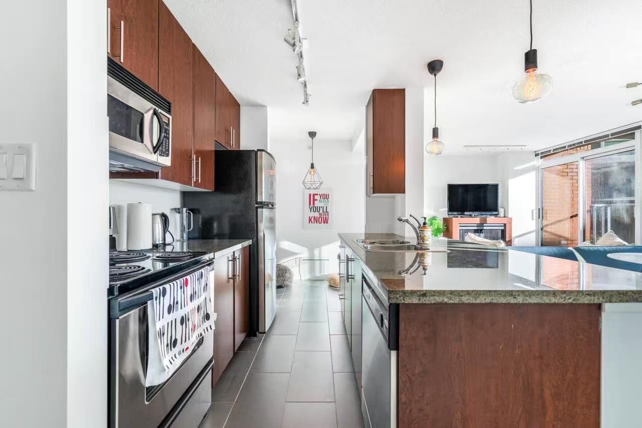 518 - 618 Abbott Street, Vancouver, V6B 0C1 — photo 2
