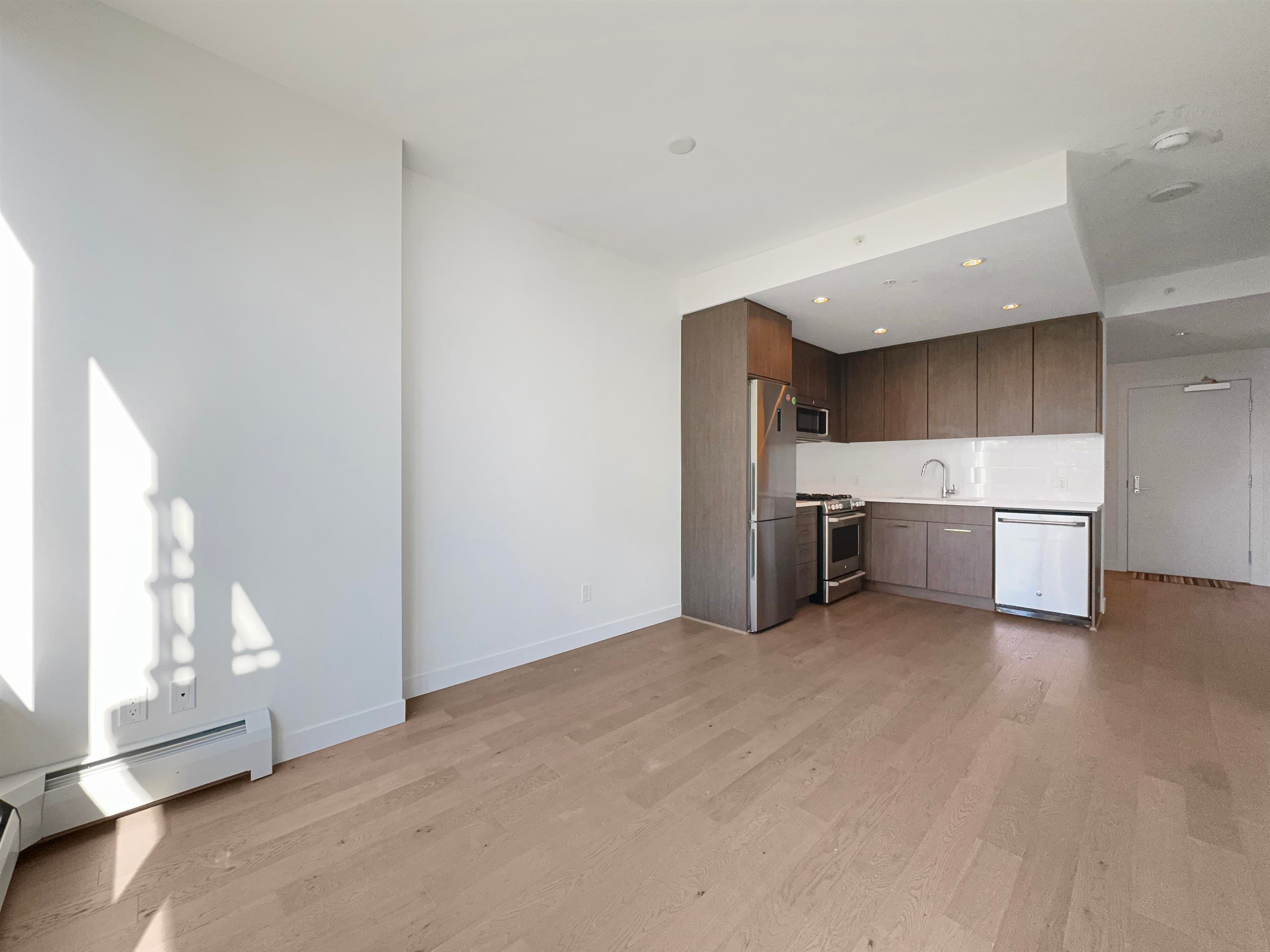 9xx - 9060 University Crescent, Burnaby, V5A 0E1 — photo 3