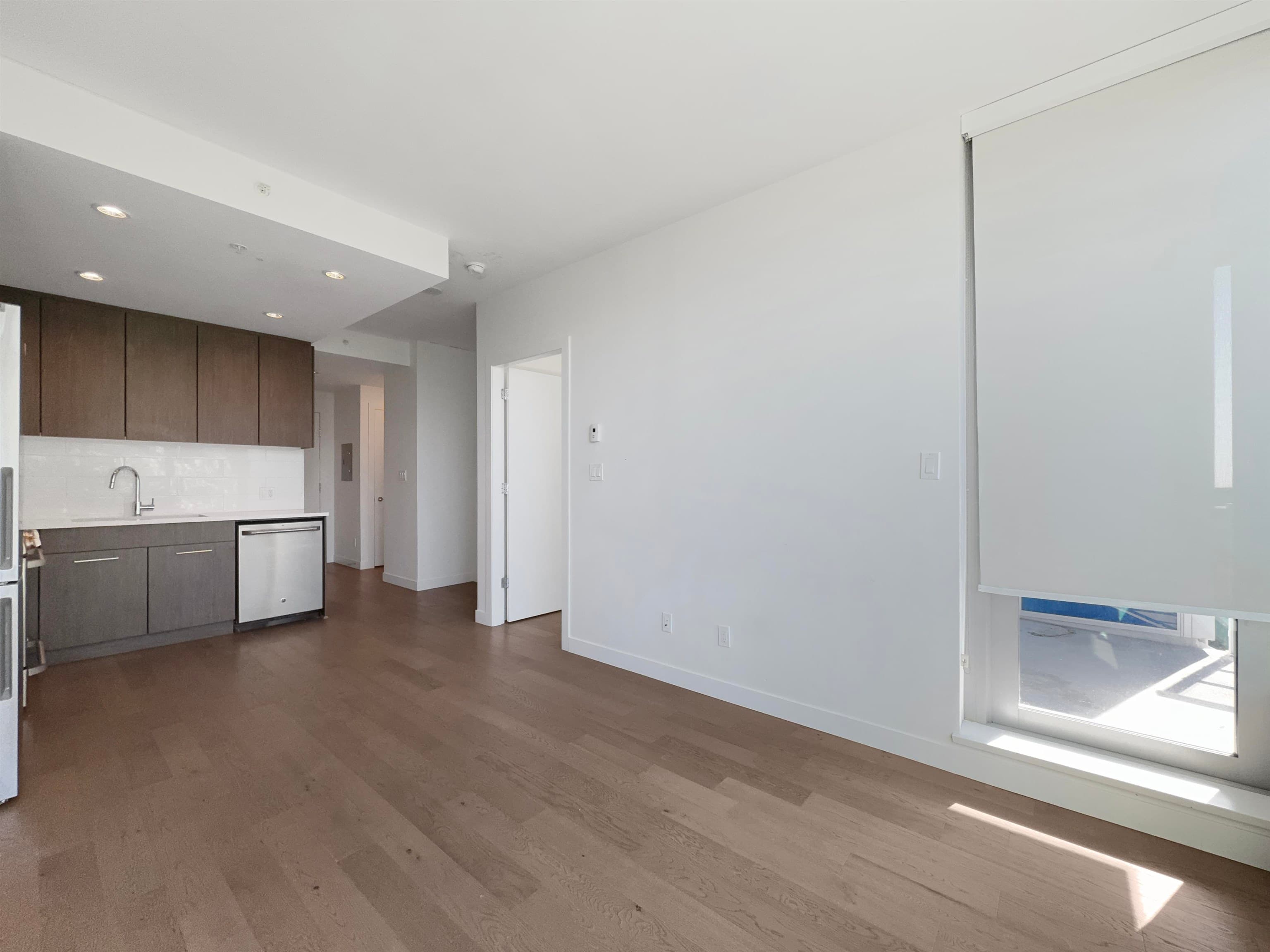 9xx - 9060 University Crescent, Burnaby, V5A 0E1 — photo 4