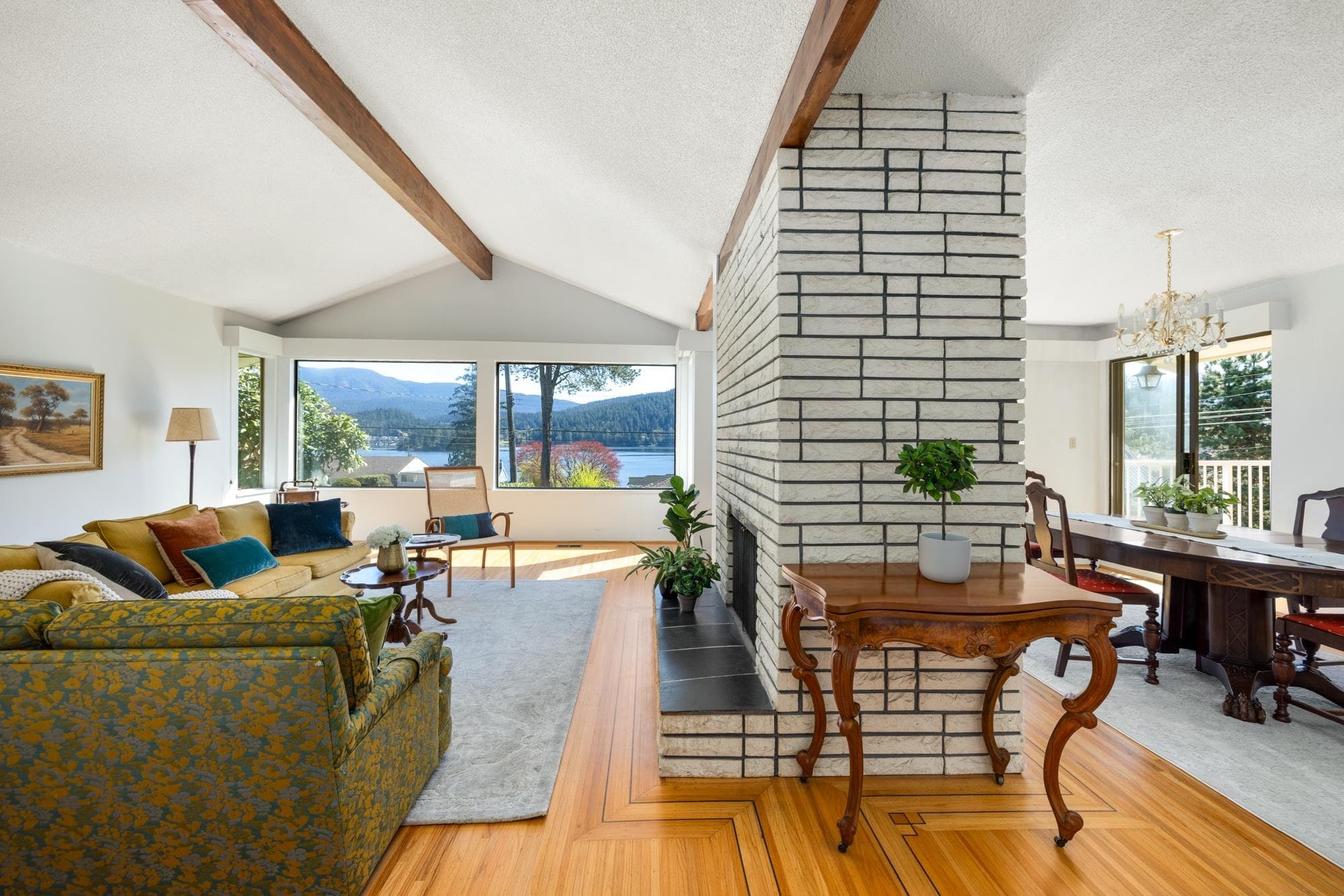 587 Beachview Drive, North Vancouver, V7G 1P8 — photo 4