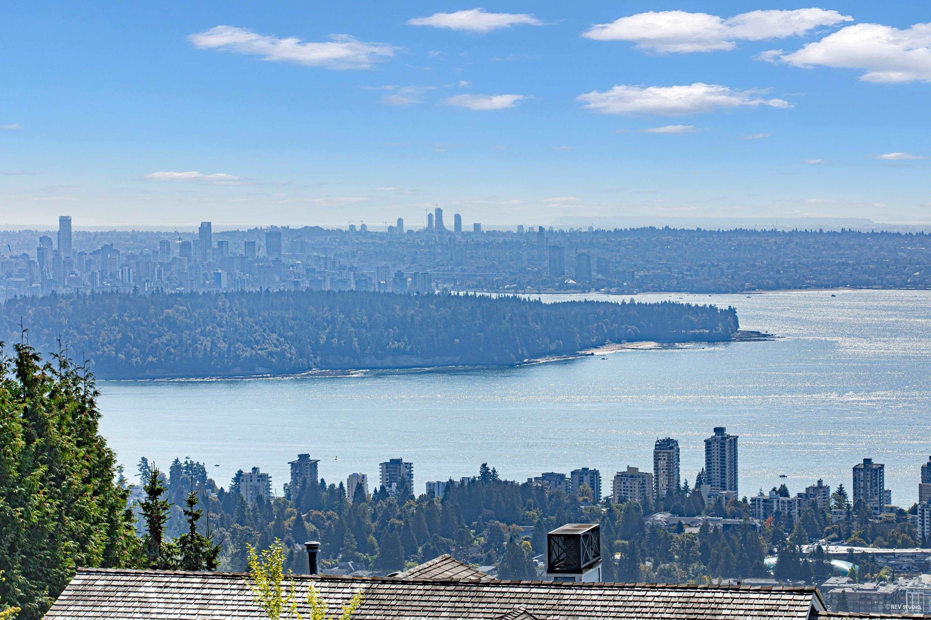 2263 Lythe Court, West Vancouver, V7S 3H8 — photo 2