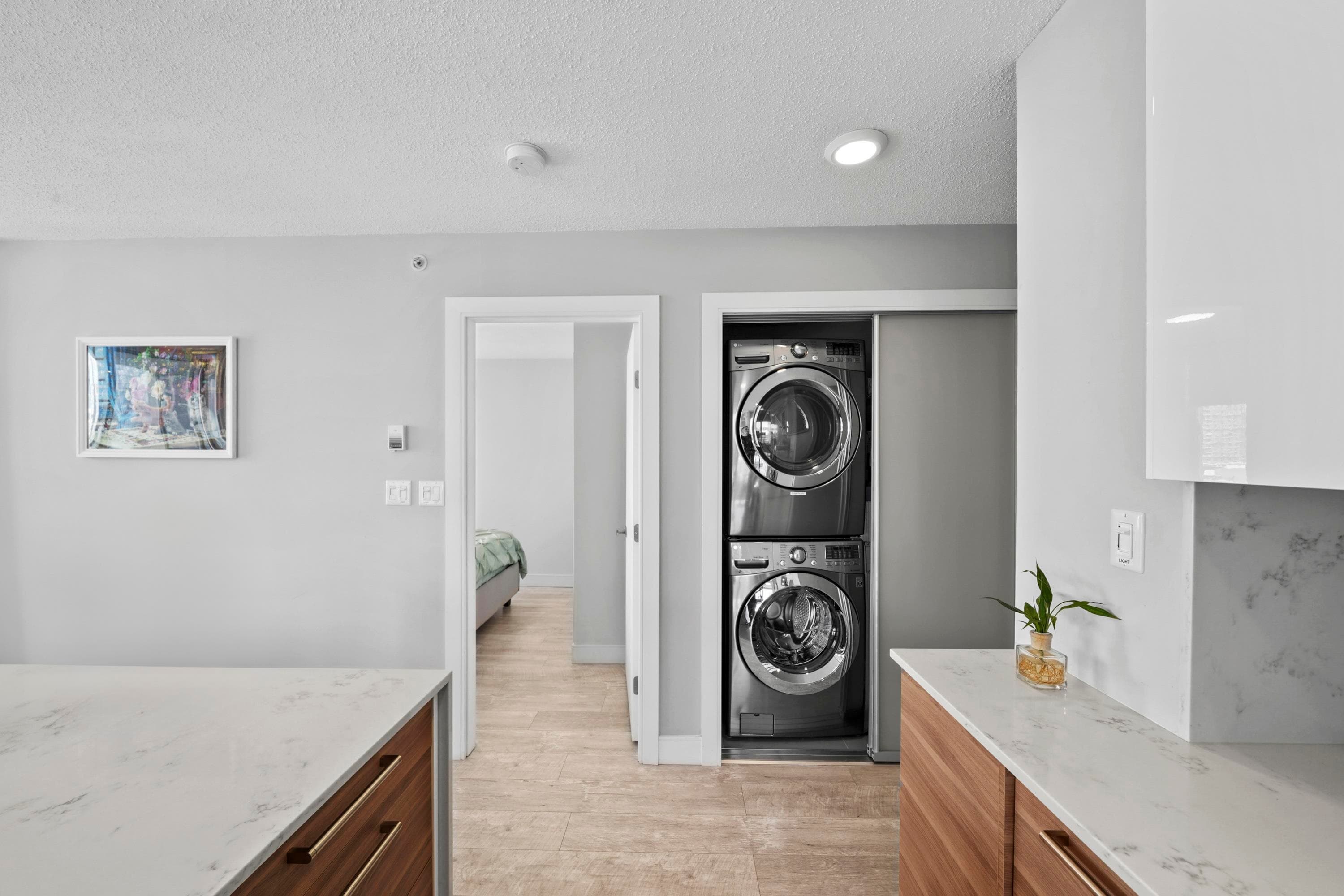 2507 - 689 Abbott Street, Vancouver, V6B 0J2 — photo 4