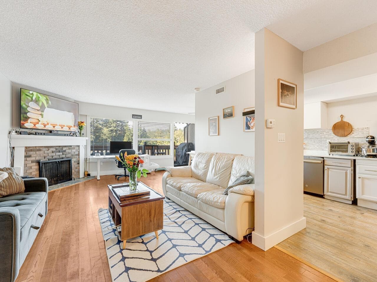 1039 Old Lillooet Road, North Vancouver, V7J 3H6 — photo 2