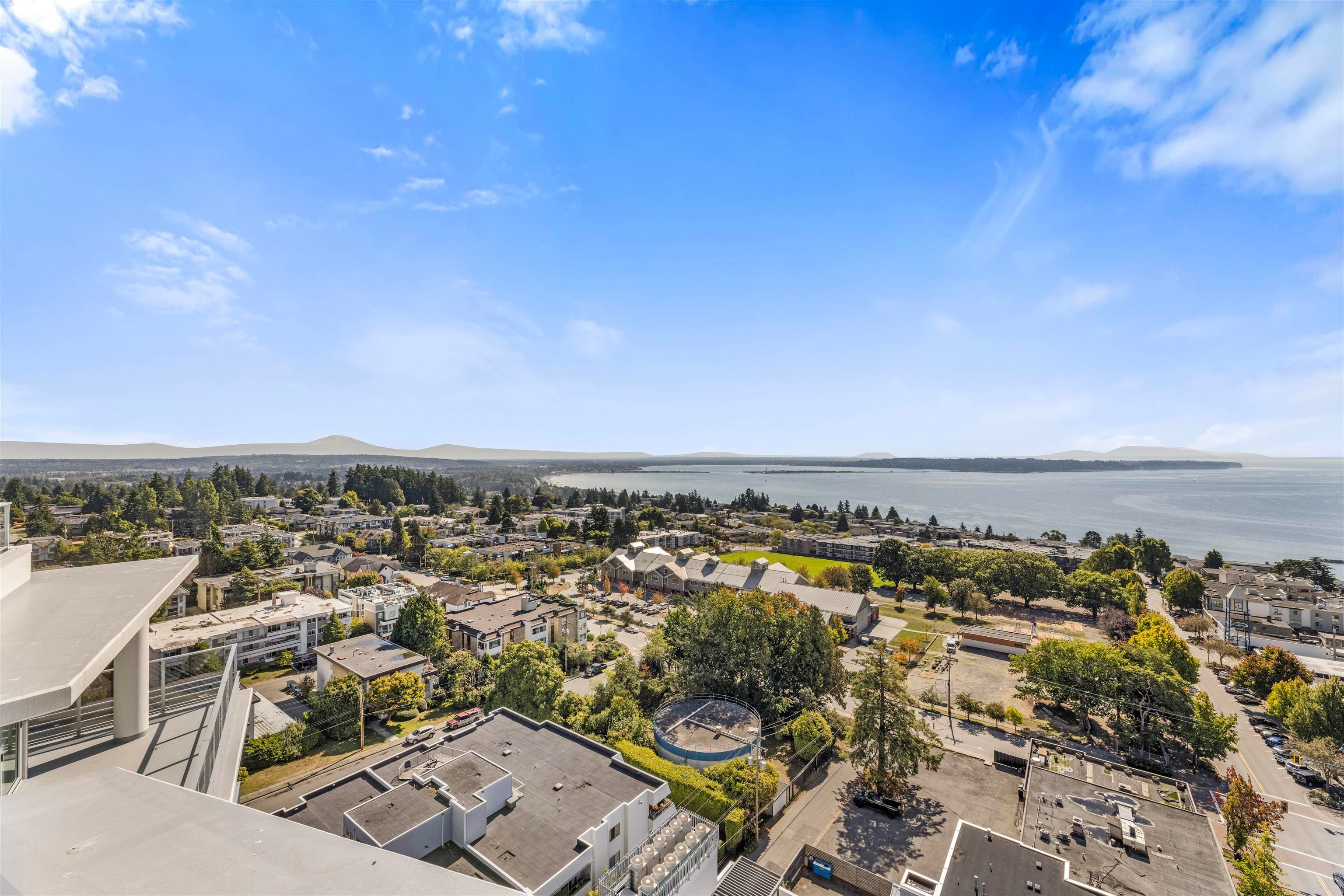 1302 - 1342 Johnston Road, White Rock, V4B 0C7 — photo 2