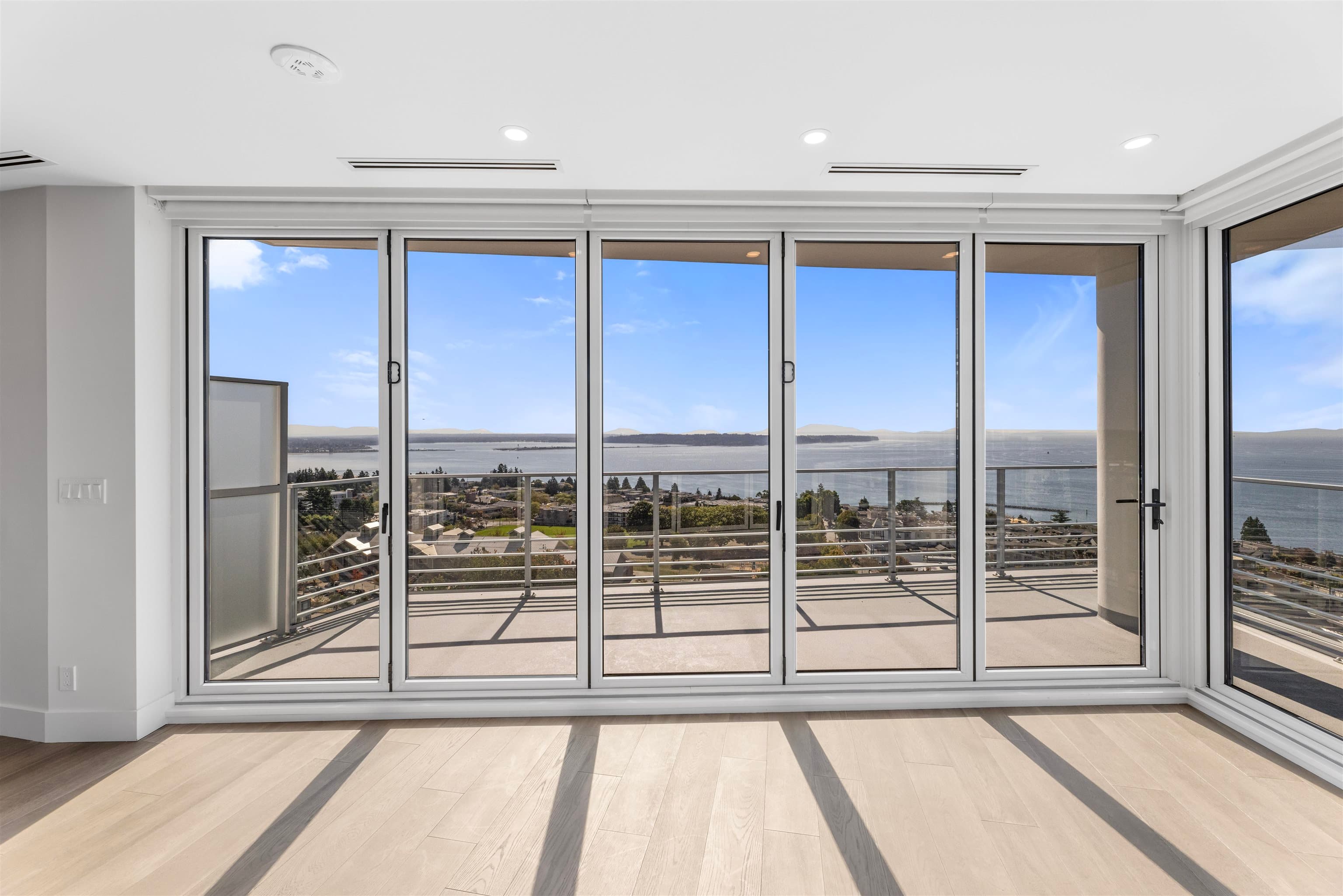 1302 - 1342 Johnston Road, White Rock, V4B 0C7 — photo 4