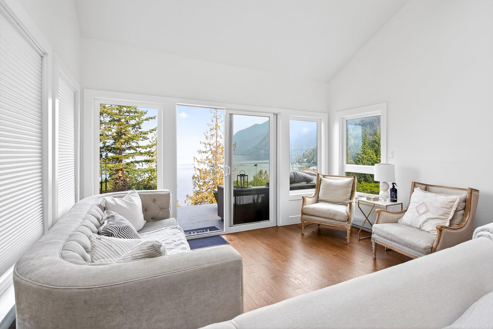 8598 Bedora Place, West Vancouver, V7W 2W4 — photo 2