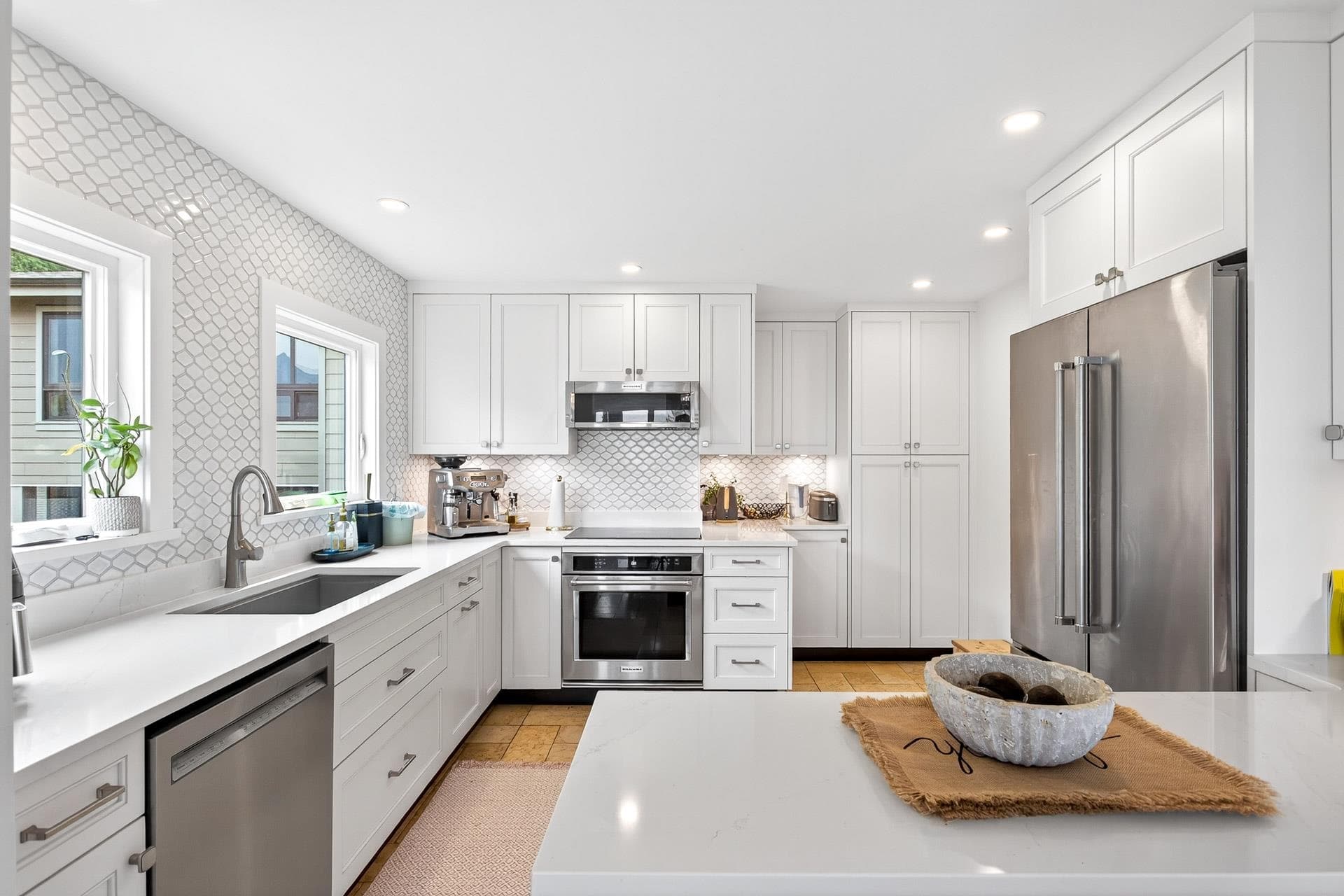 8598 Bedora Place, West Vancouver, V7W 2W4 — photo 4