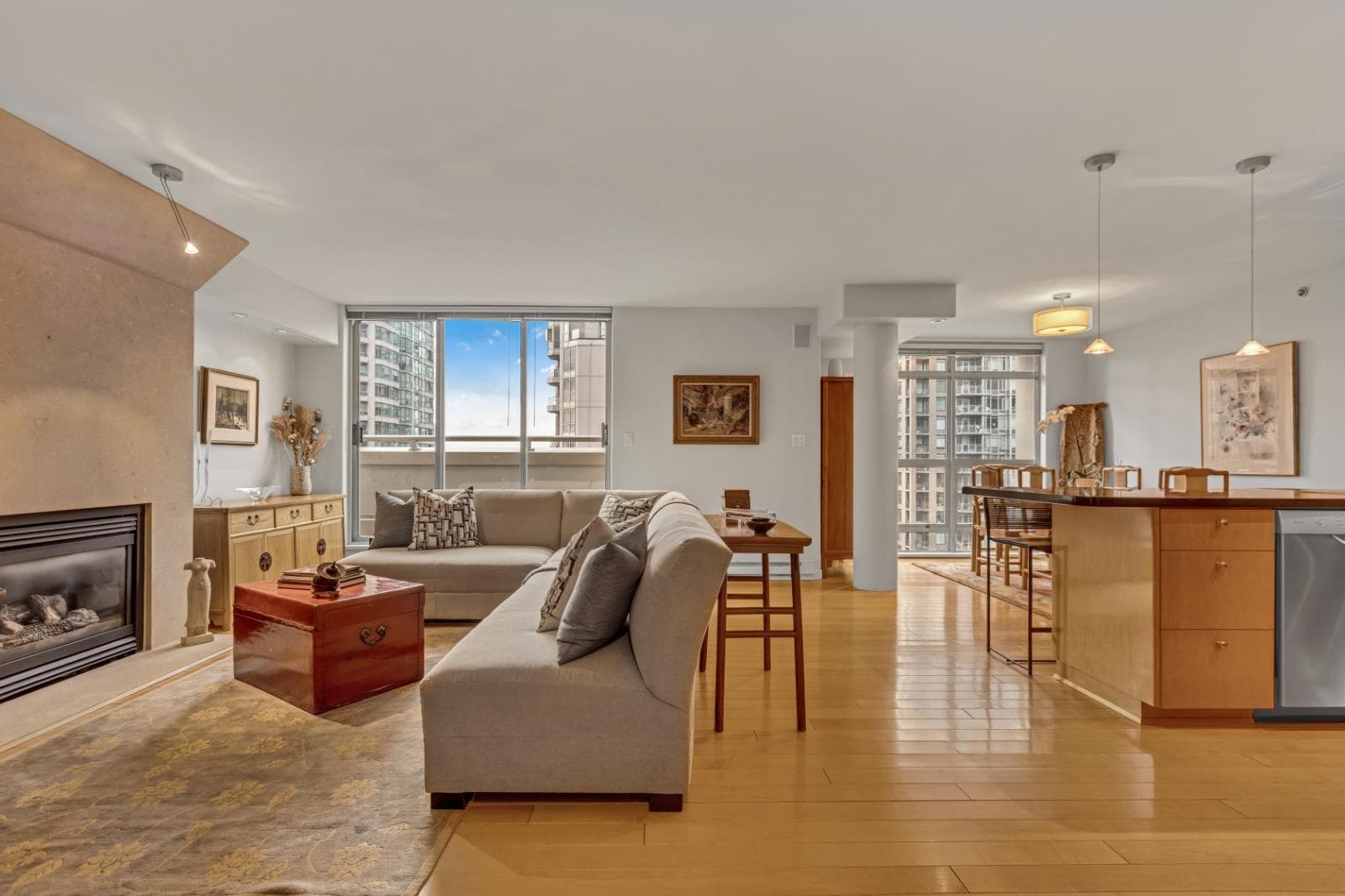 1404 - 819 Hamilton Street, Vancouver, V6B 6M2 — photo 2